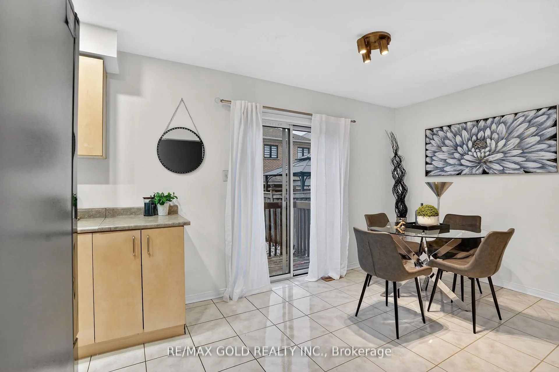 Photo 13 of 25 Spencer Drive, Brampton, Fletcher's Meadow — HOMEH