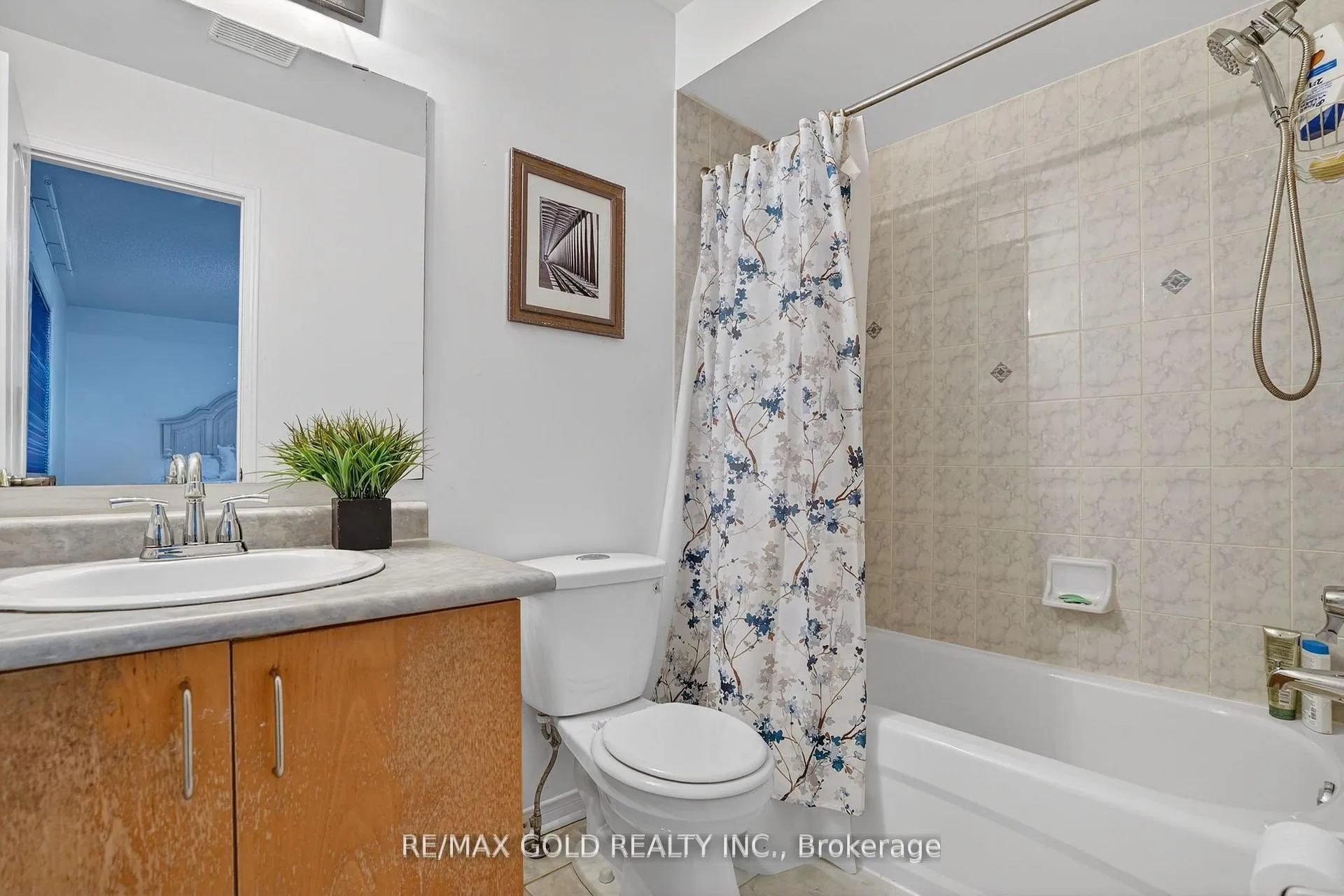 Photo 18 of 25 Spencer Drive, Brampton, Fletcher's Meadow — HOMEH