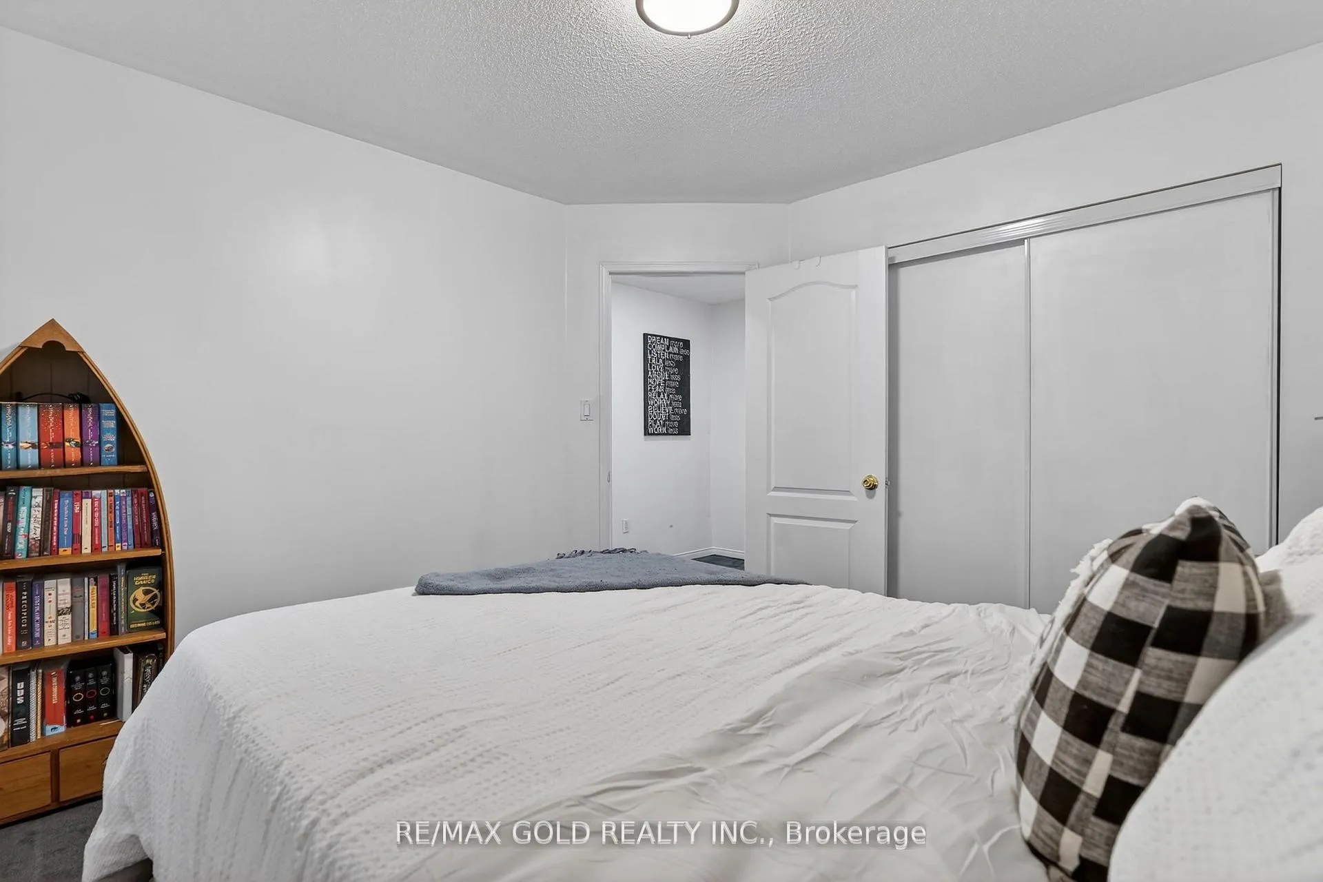 Photo 21 of 25 Spencer Drive, Brampton, Fletcher's Meadow — HOMEH