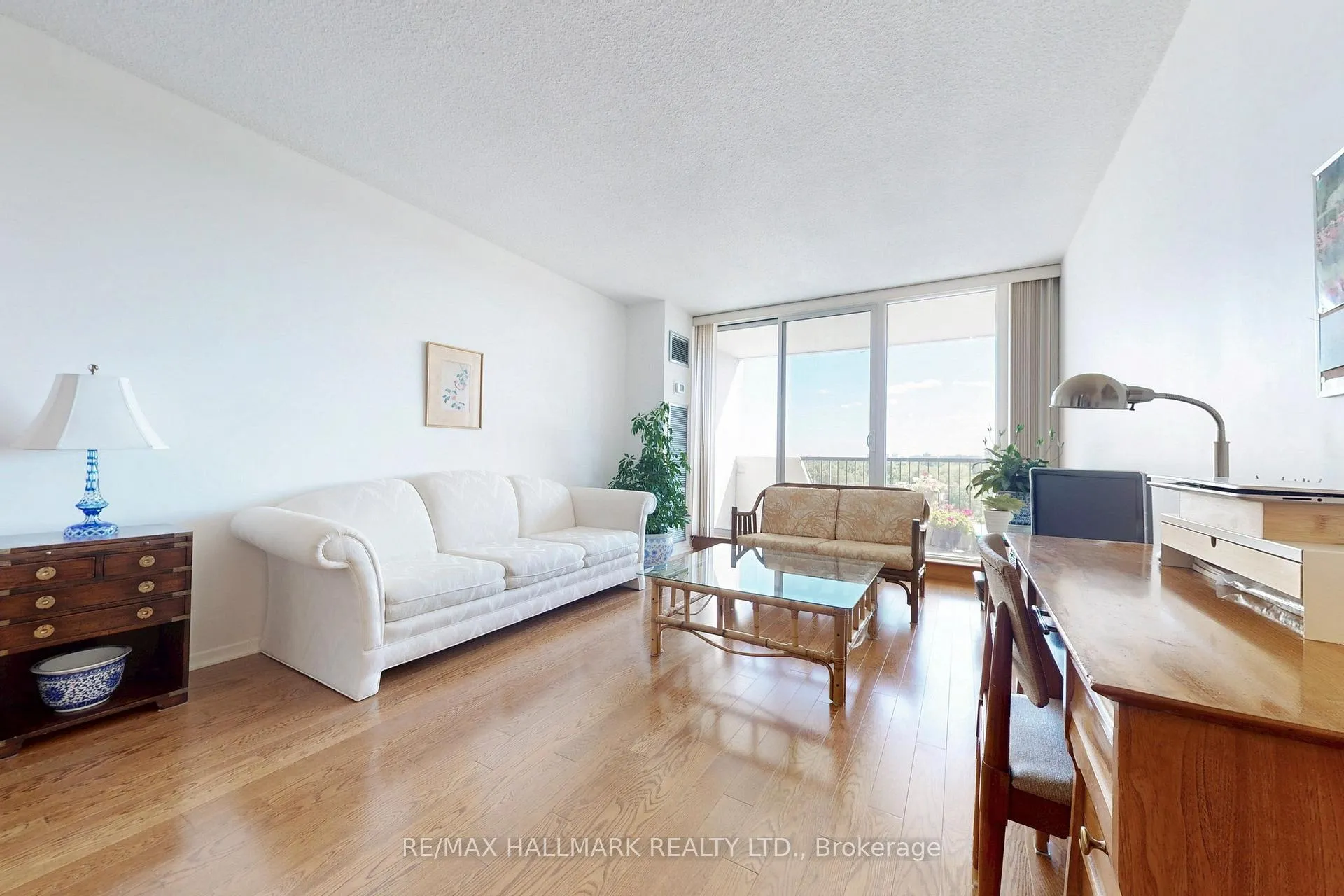 Photo 5 of Unit 1107, 7811 Yonge Street, Markham, Thornhill — HOMEH