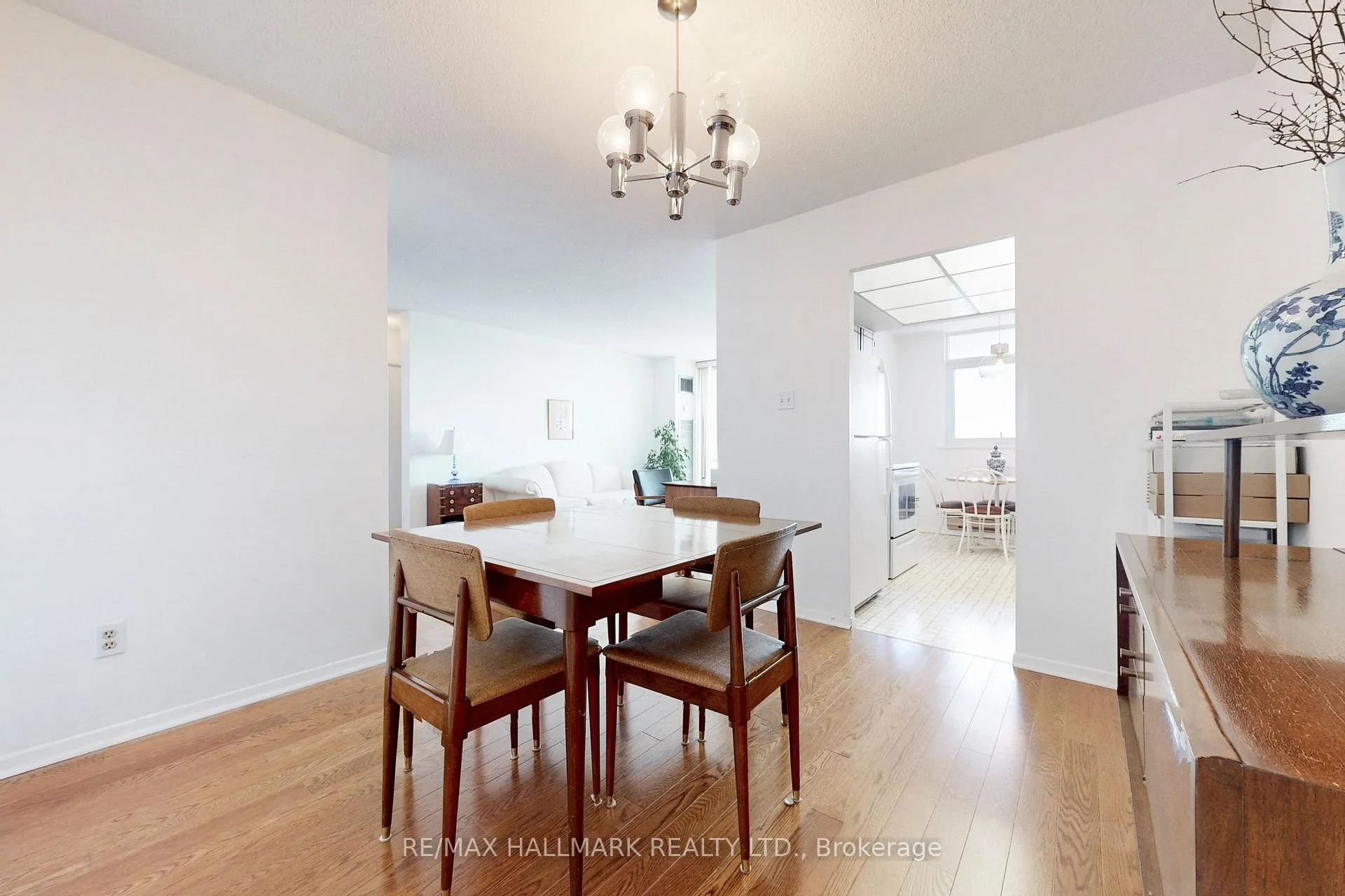 Photo 6 of Unit 1107, 7811 Yonge Street, Markham, Thornhill — HOMEH