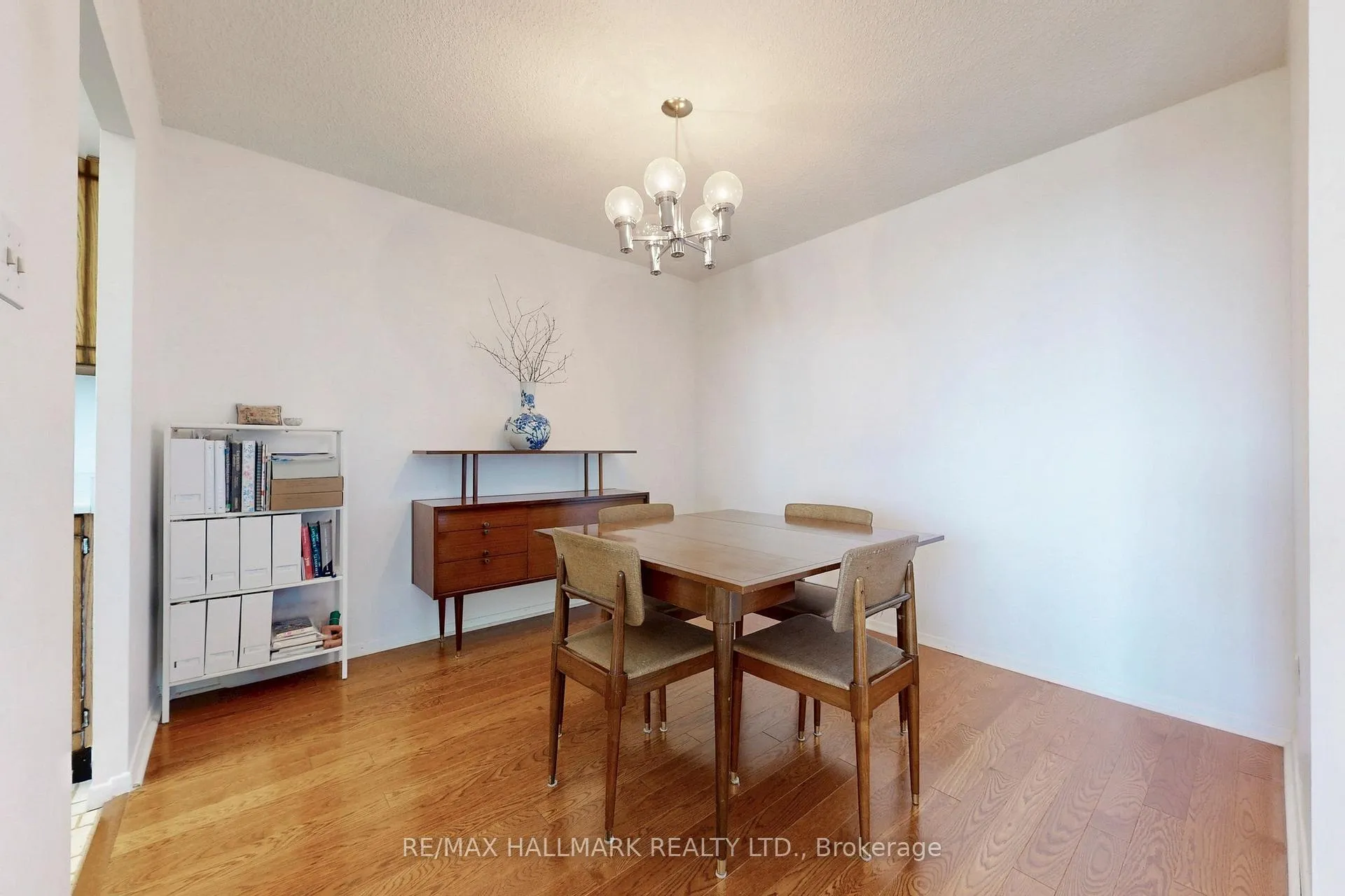 Photo 7 of Unit 1107, 7811 Yonge Street, Markham, Thornhill — HOMEH