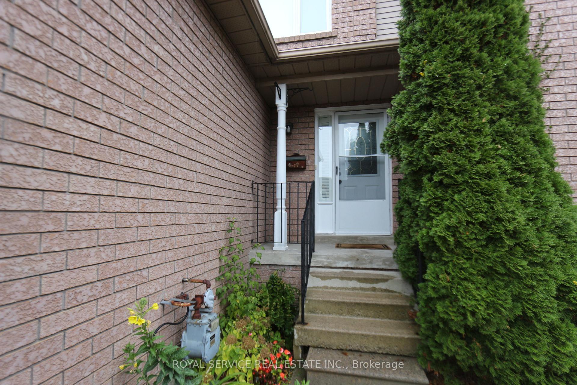 Photo 2 of 35 Landerville Lane, Clarington, Bowmanville — HOMEH