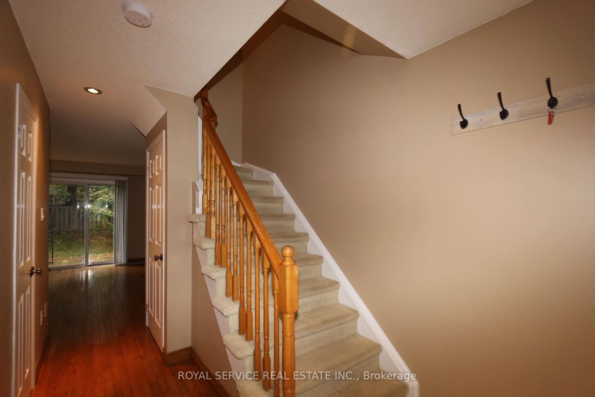 Photo 3 of 35 Landerville Lane, Clarington, Bowmanville — HOMEH