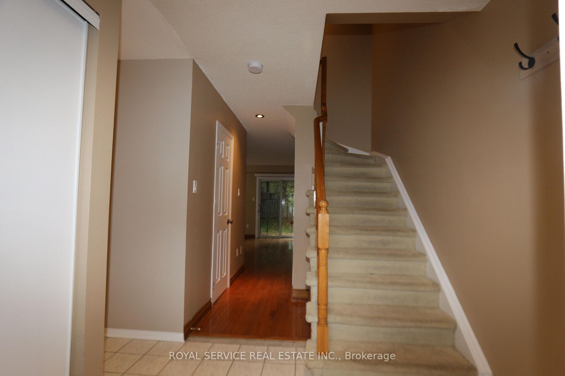 Photo 4 of 35 Landerville Lane, Clarington, Bowmanville — HOMEH