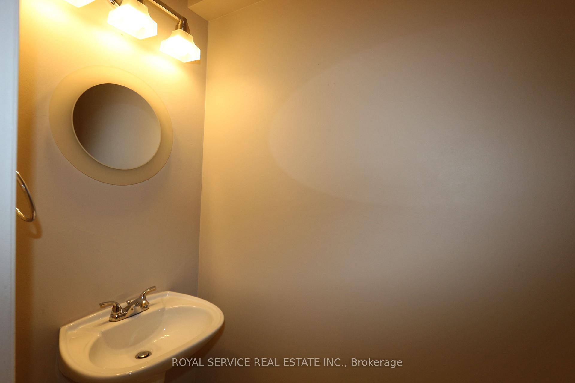 Photo 5 of 35 Landerville Lane, Clarington, Bowmanville — HOMEH