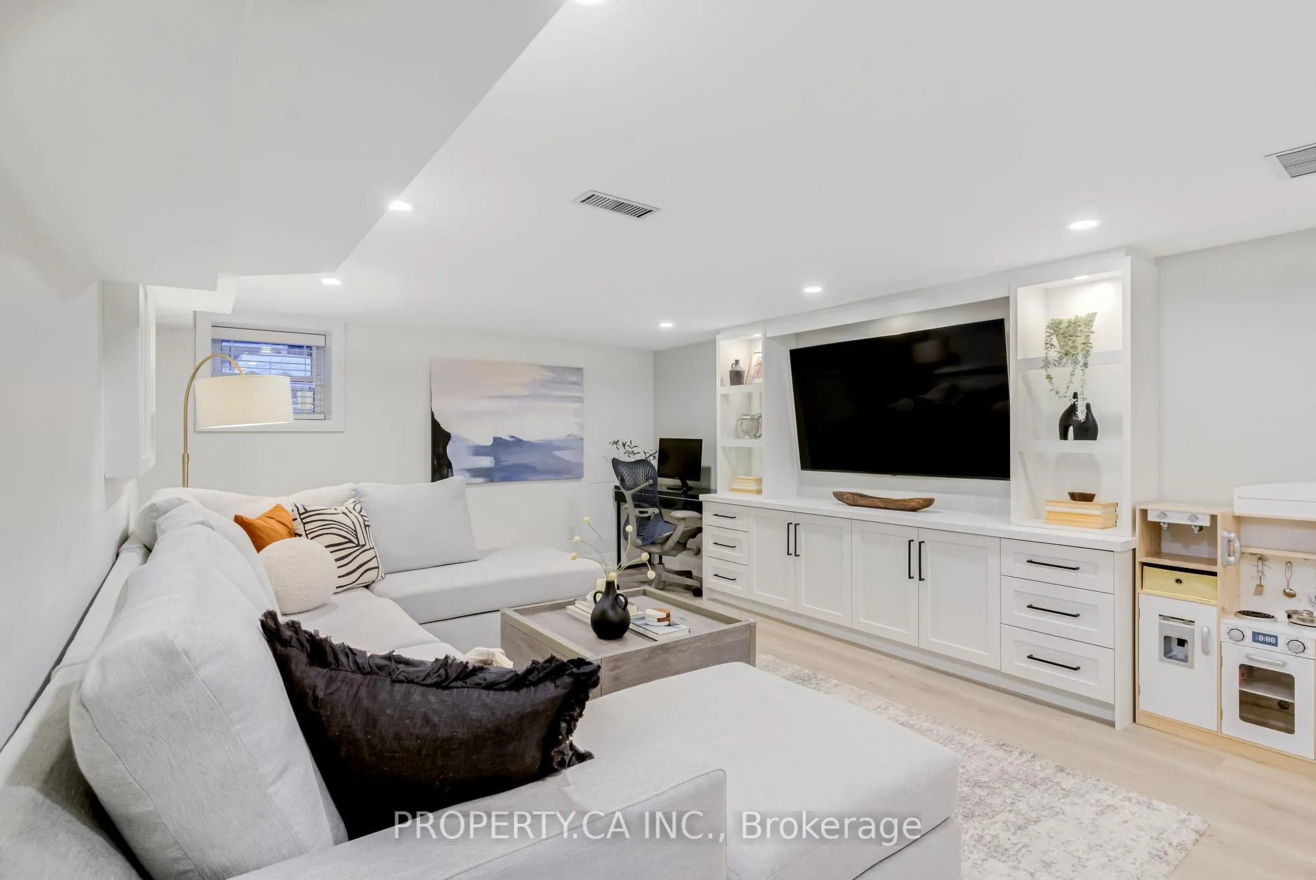 Photo 25 of 261 Ashdale Avenue, Toronto, Greenwood-Coxwell — HOMEH