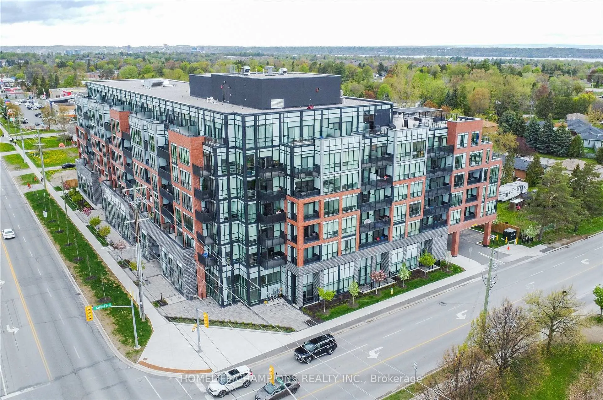 Photo 4 of Unit 602, 681 Yonge Street, Barrie, Painswick South — HOMEH