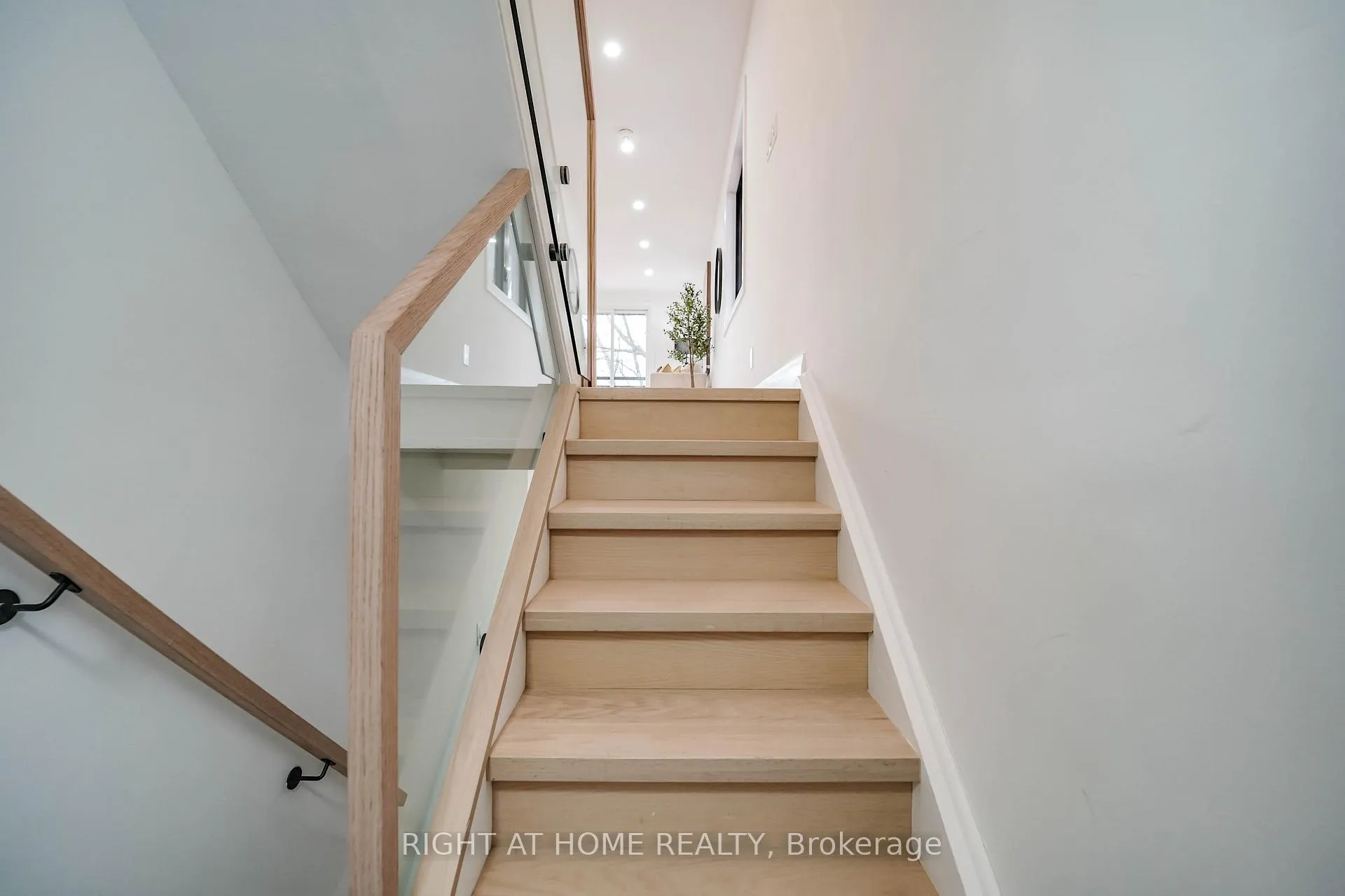 Photo 8 of 127 Duvernet Avenue, Toronto, East End-Danforth — HOMEH