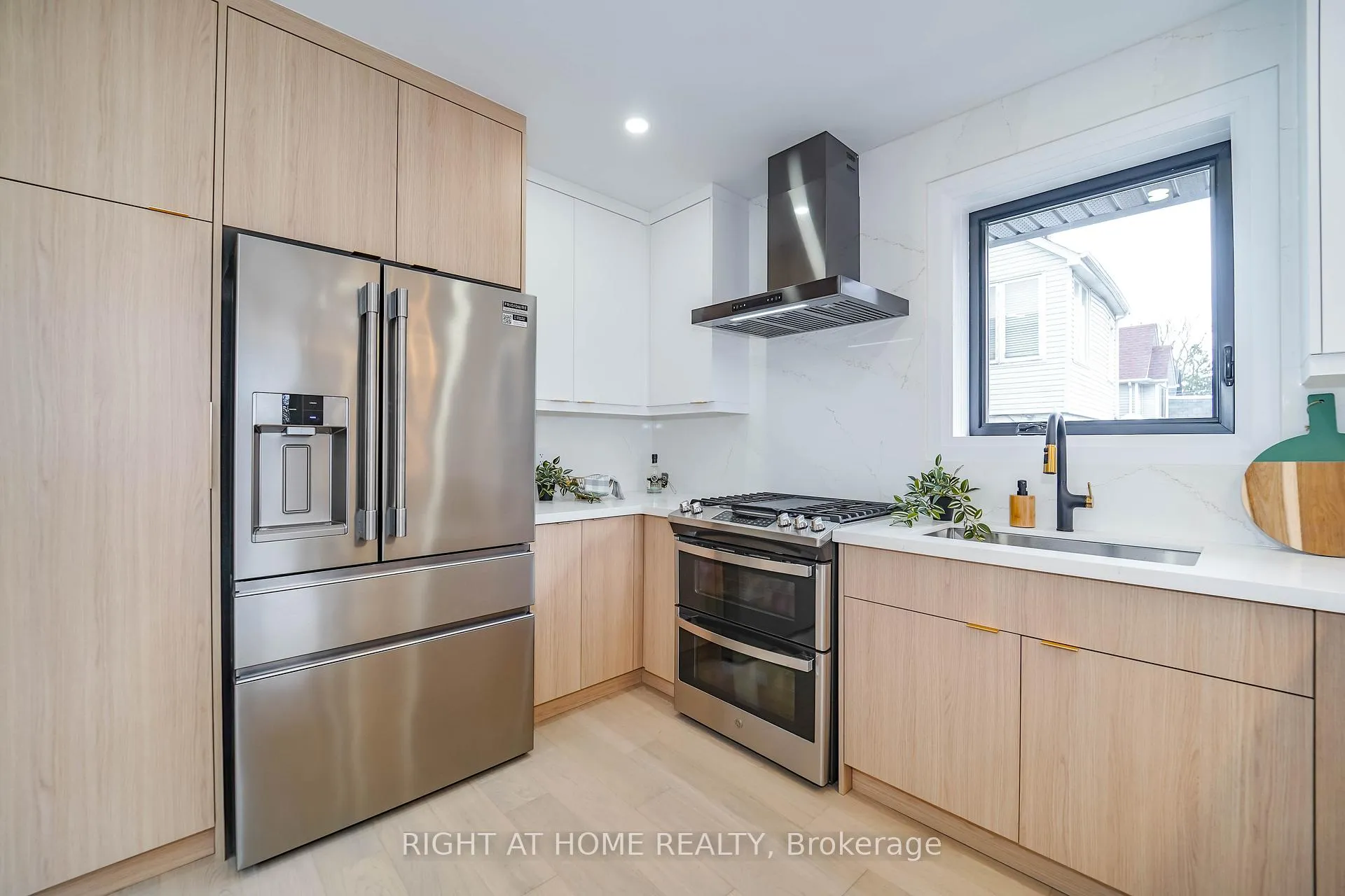 Photo 11 of 127 Duvernet Avenue, Toronto, East End-Danforth — HOMEH