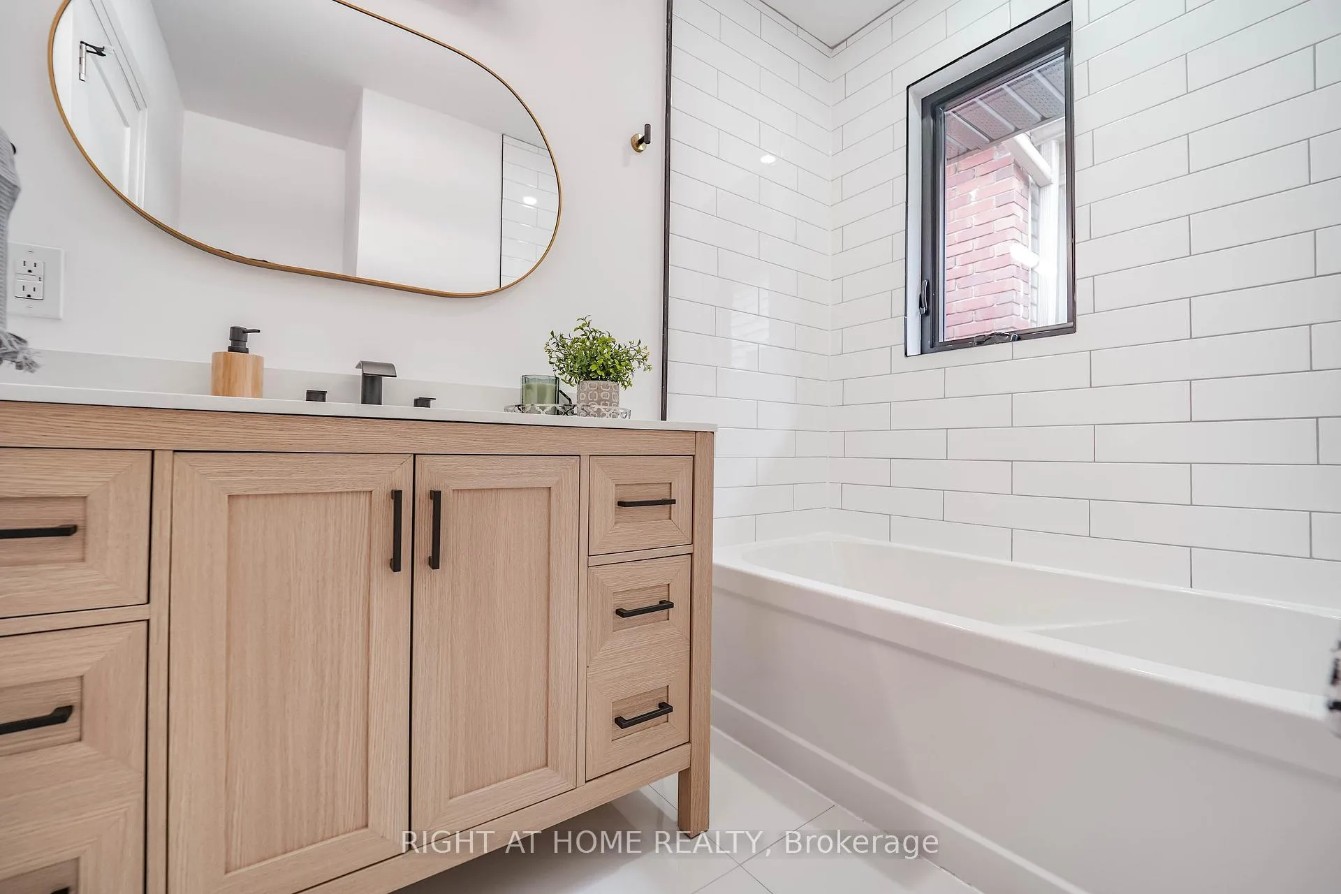 Photo 24 of 127 Duvernet Avenue, Toronto, East End-Danforth — HOMEH