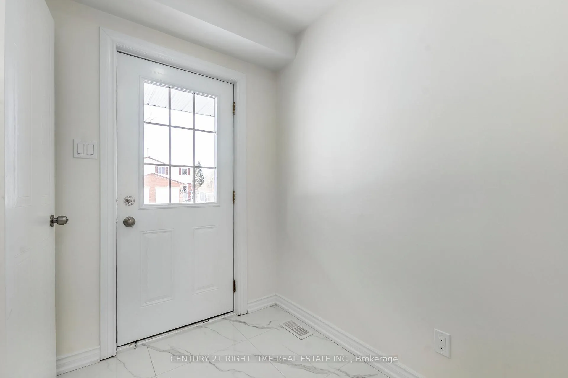 Photo 5 of 8 Tamvale Crescent, Kitchener — HOMEH
