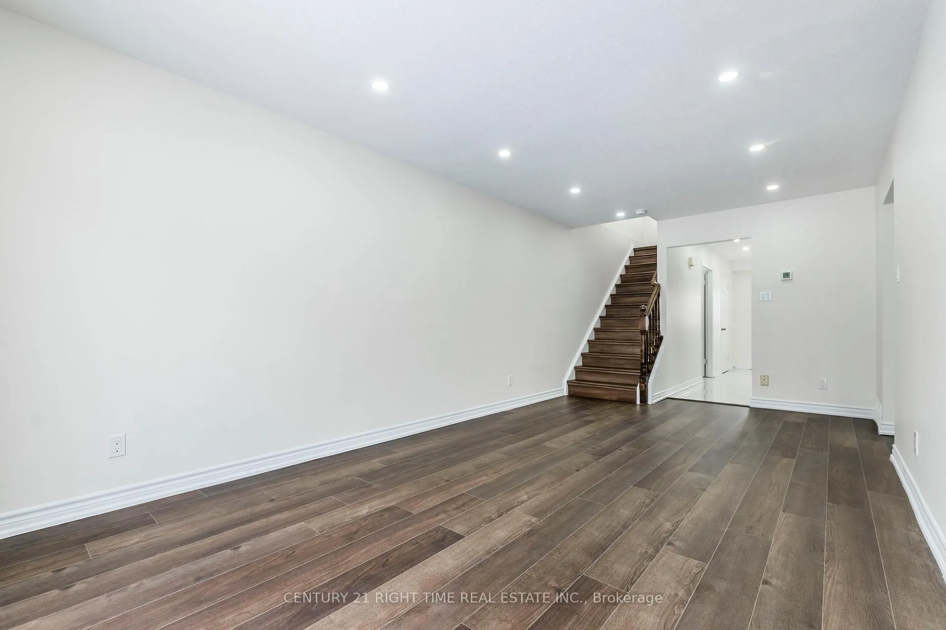 Photo 9 of 8 Tamvale Crescent, Kitchener — HOMEH