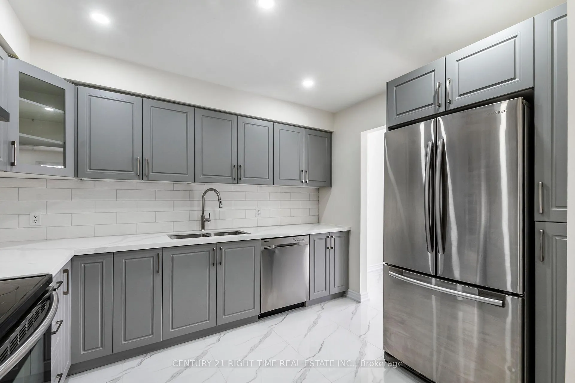 Photo 10 of 8 Tamvale Crescent, Kitchener — HOMEH