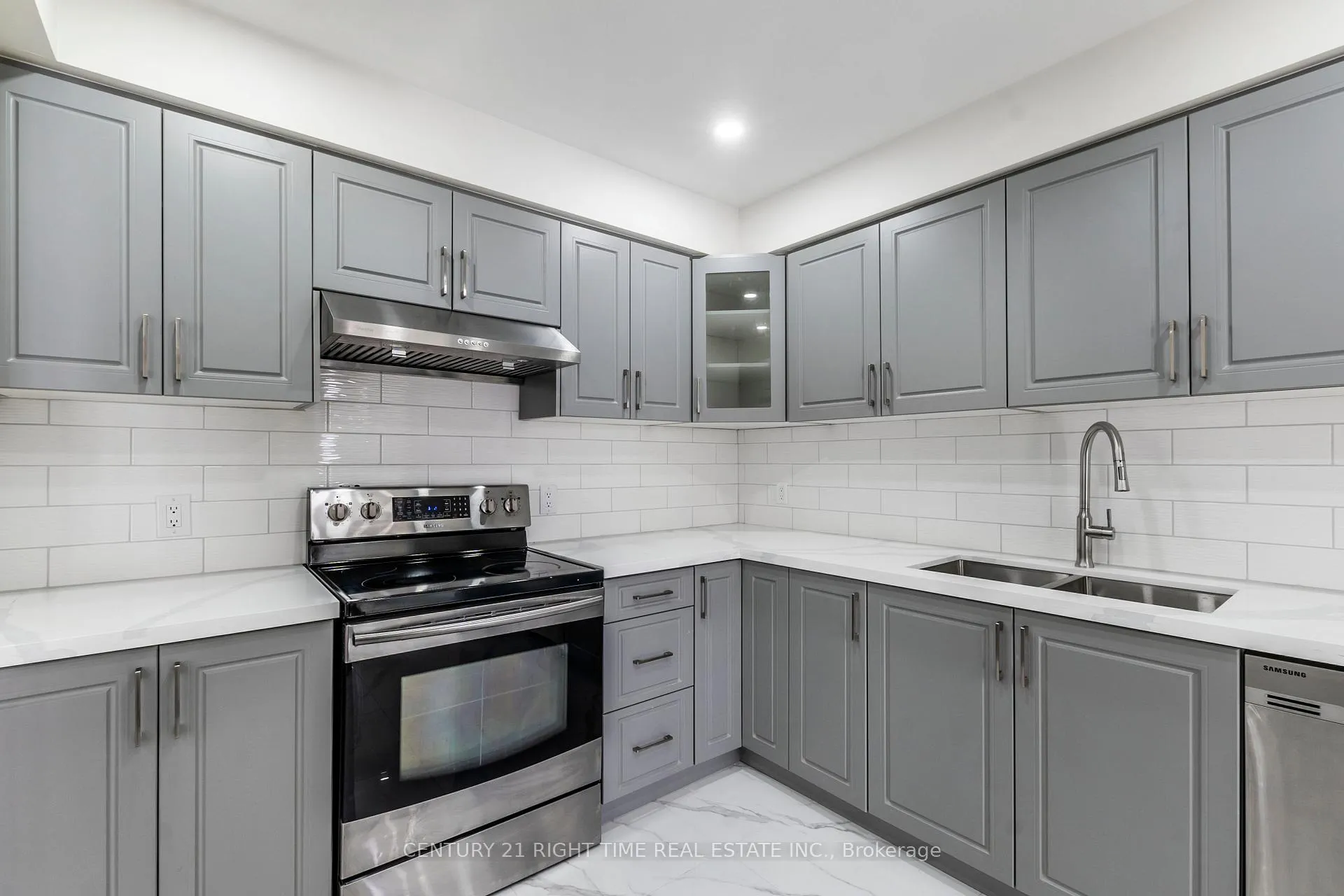 Photo 11 of 8 Tamvale Crescent, Kitchener — HOMEH