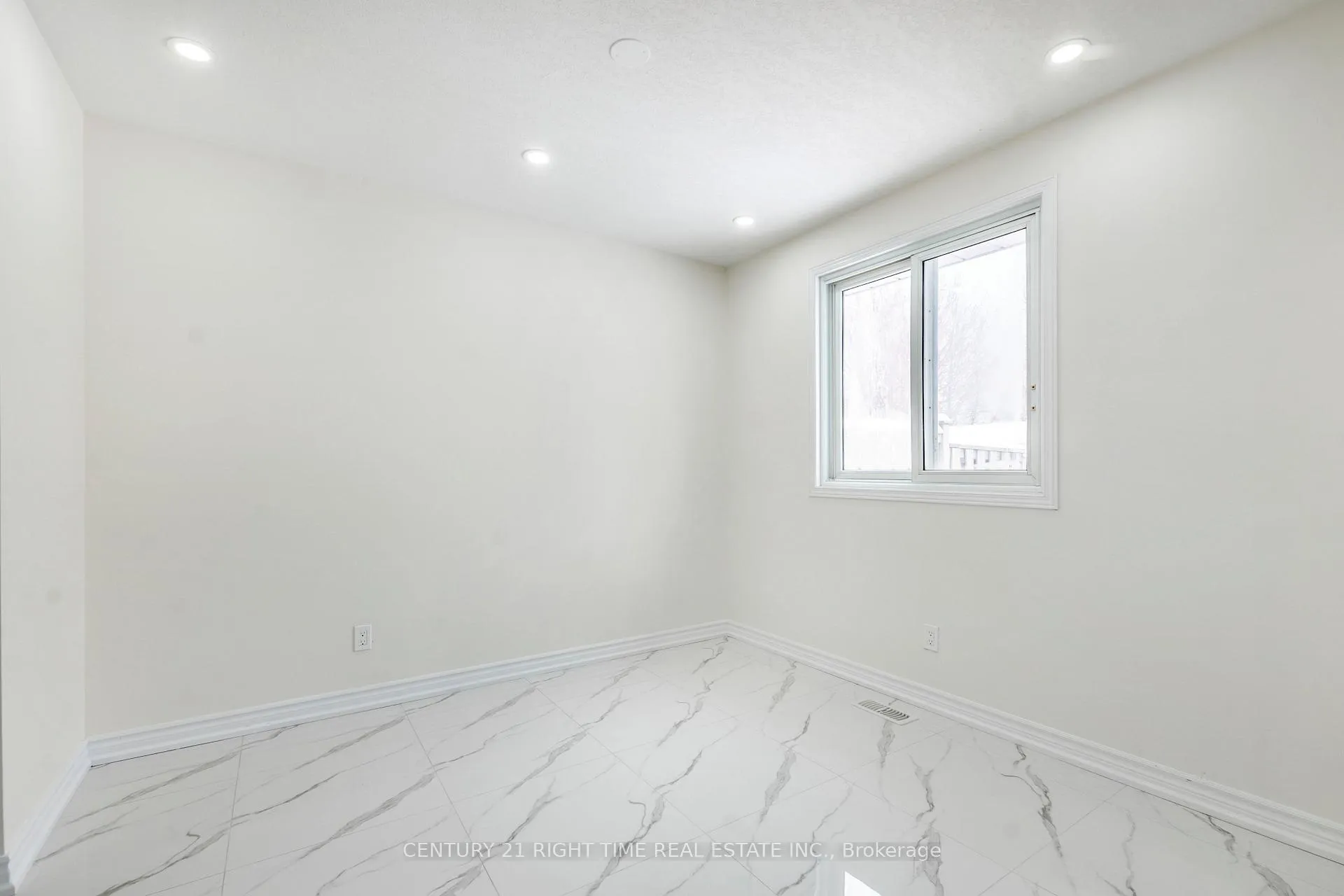 Photo 14 of 8 Tamvale Crescent, Kitchener — HOMEH