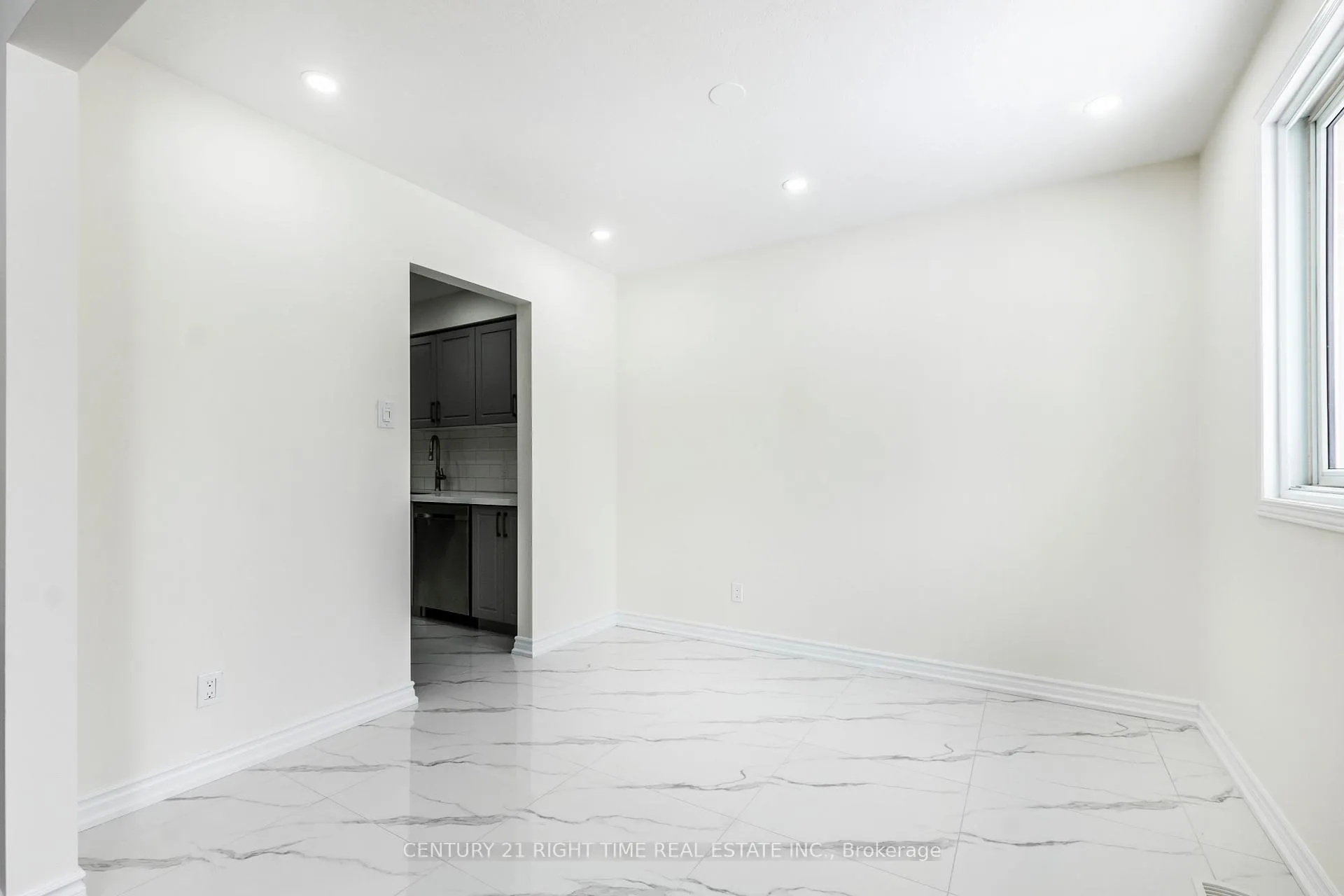 Photo 15 of 8 Tamvale Crescent, Kitchener — HOMEH