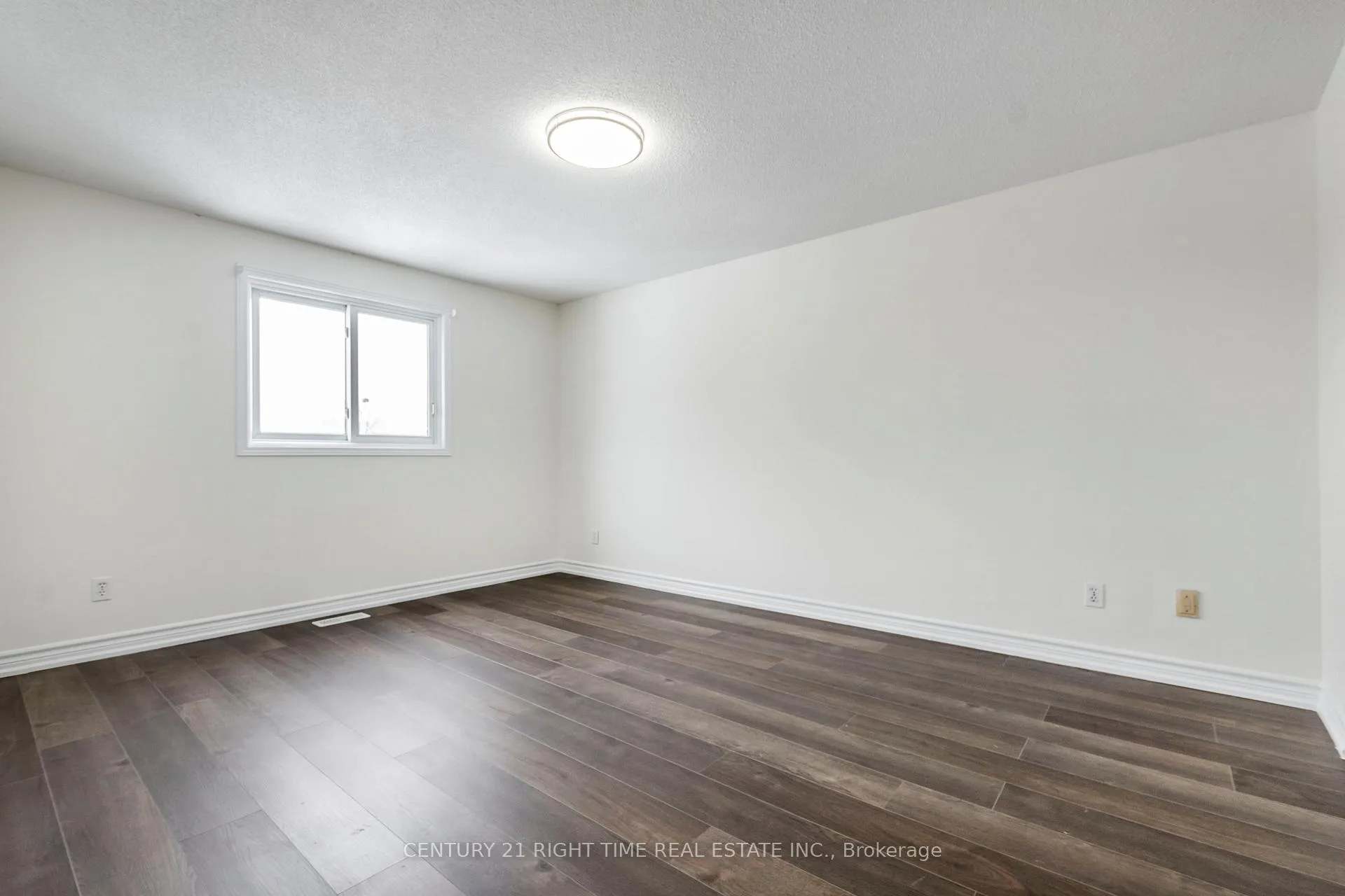 Photo 18 of 8 Tamvale Crescent, Kitchener — HOMEH