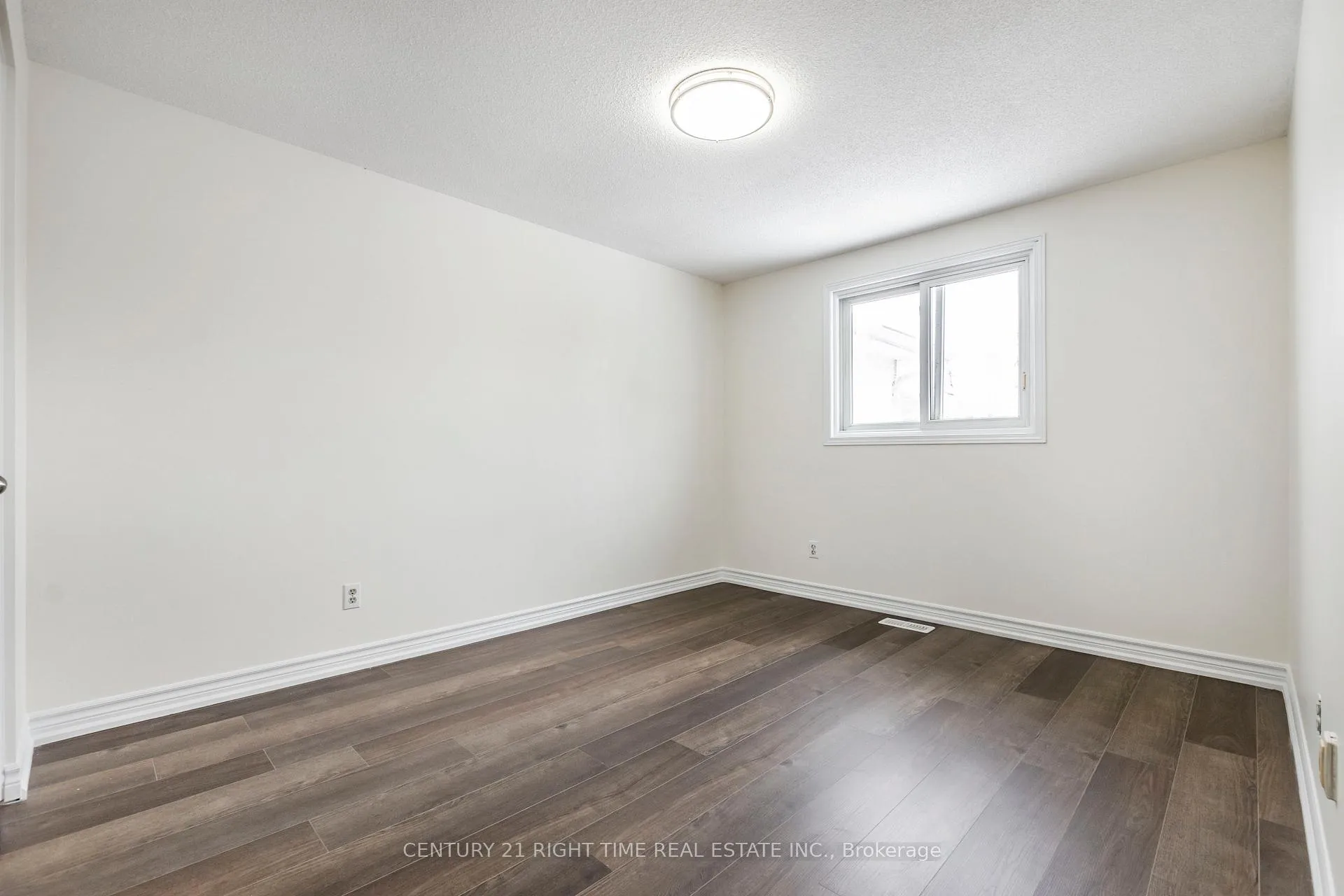 Photo 21 of 8 Tamvale Crescent, Kitchener — HOMEH