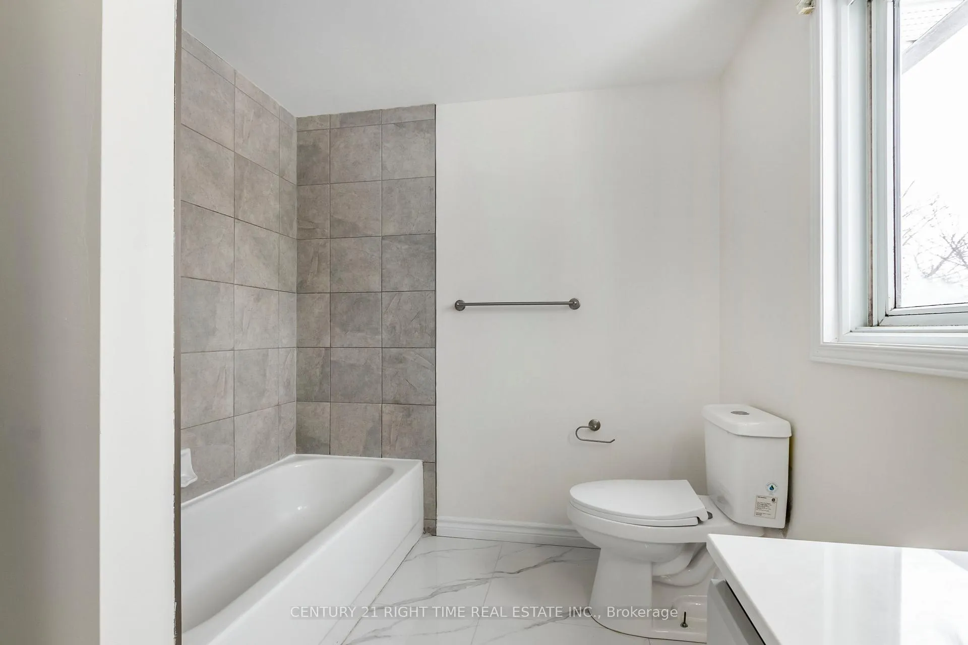 Photo 28 of 8 Tamvale Crescent, Kitchener — HOMEH