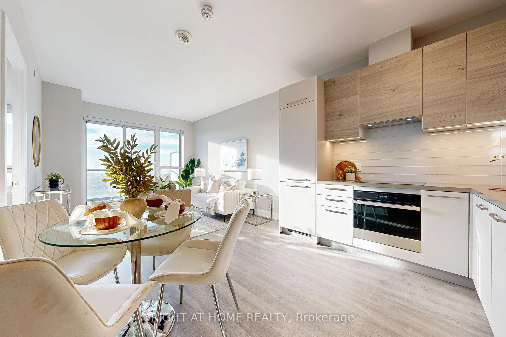 Photo 12 of Unit 1011, 12 Gandhi Lane, Markham, Commerce Valley — HOMEH