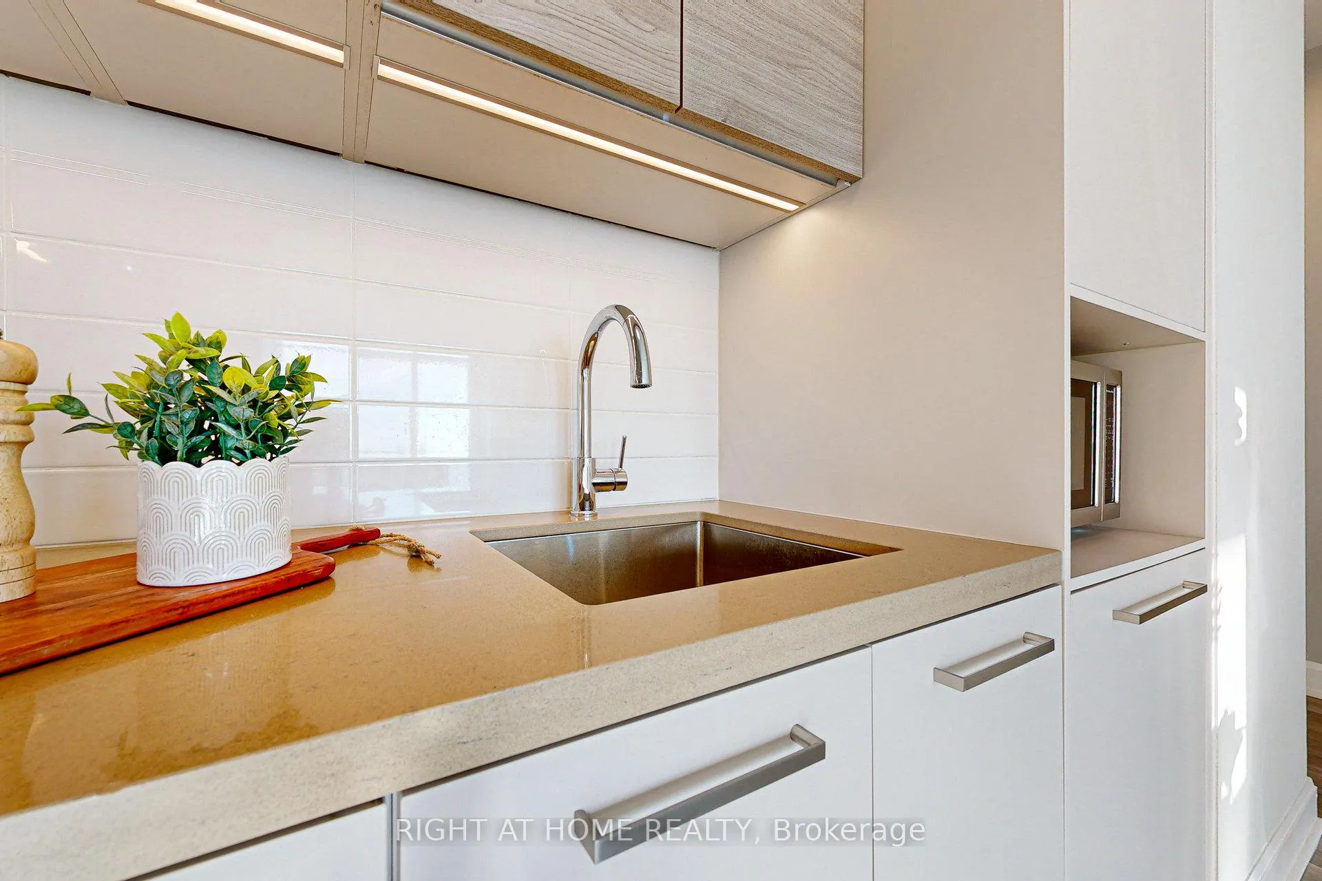Photo 14 of Unit 1011, 12 Gandhi Lane, Markham, Commerce Valley — HOMEH