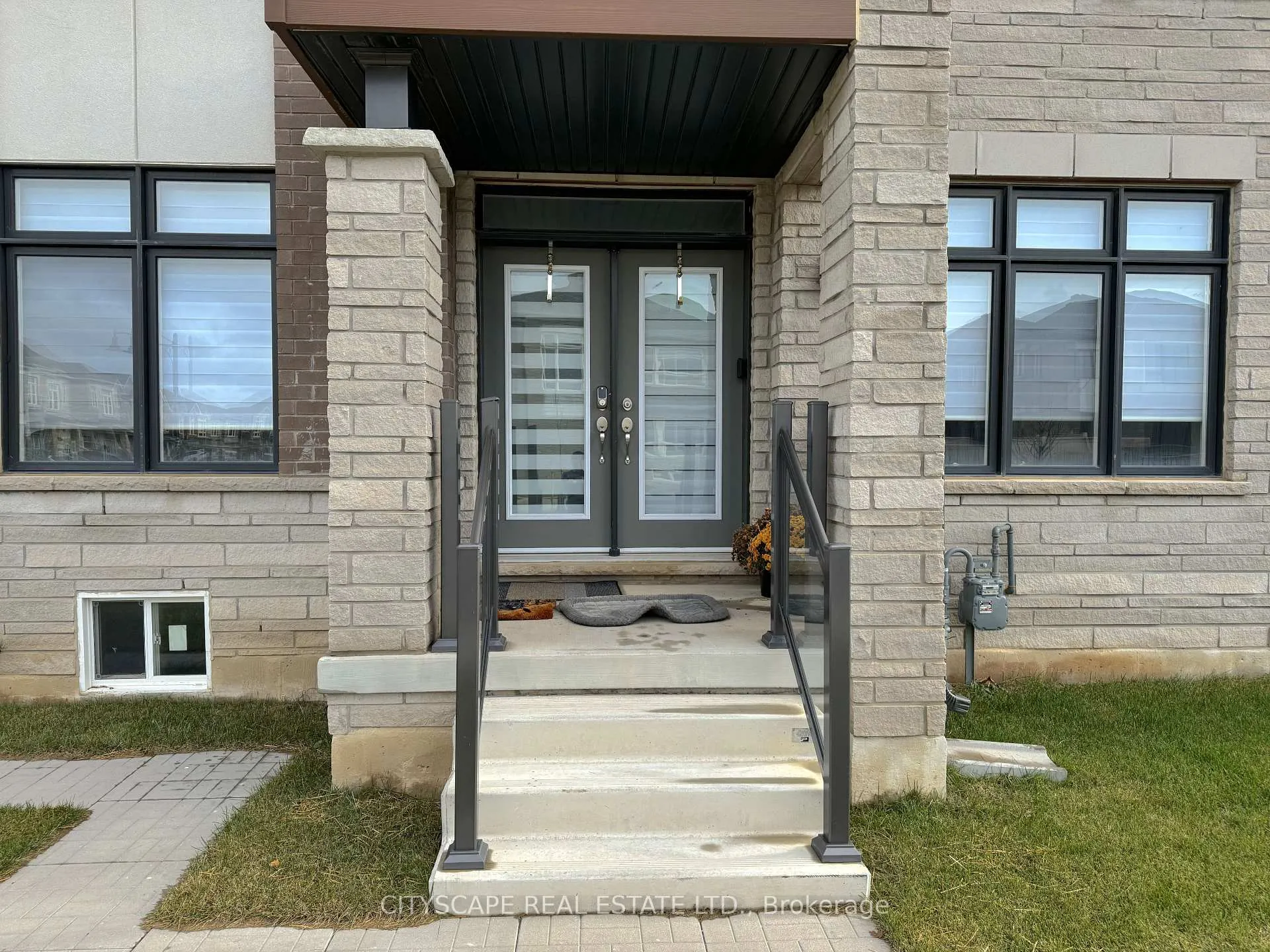 Photo 7 of 4 Pond View Gate, Hamilton, Waterdown — HOMEH
