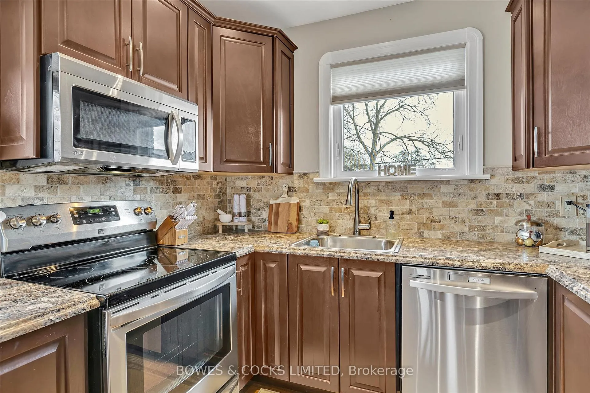 Photo 13 of 187 Wilson Road S, Oshawa, Donevan — HOMEH