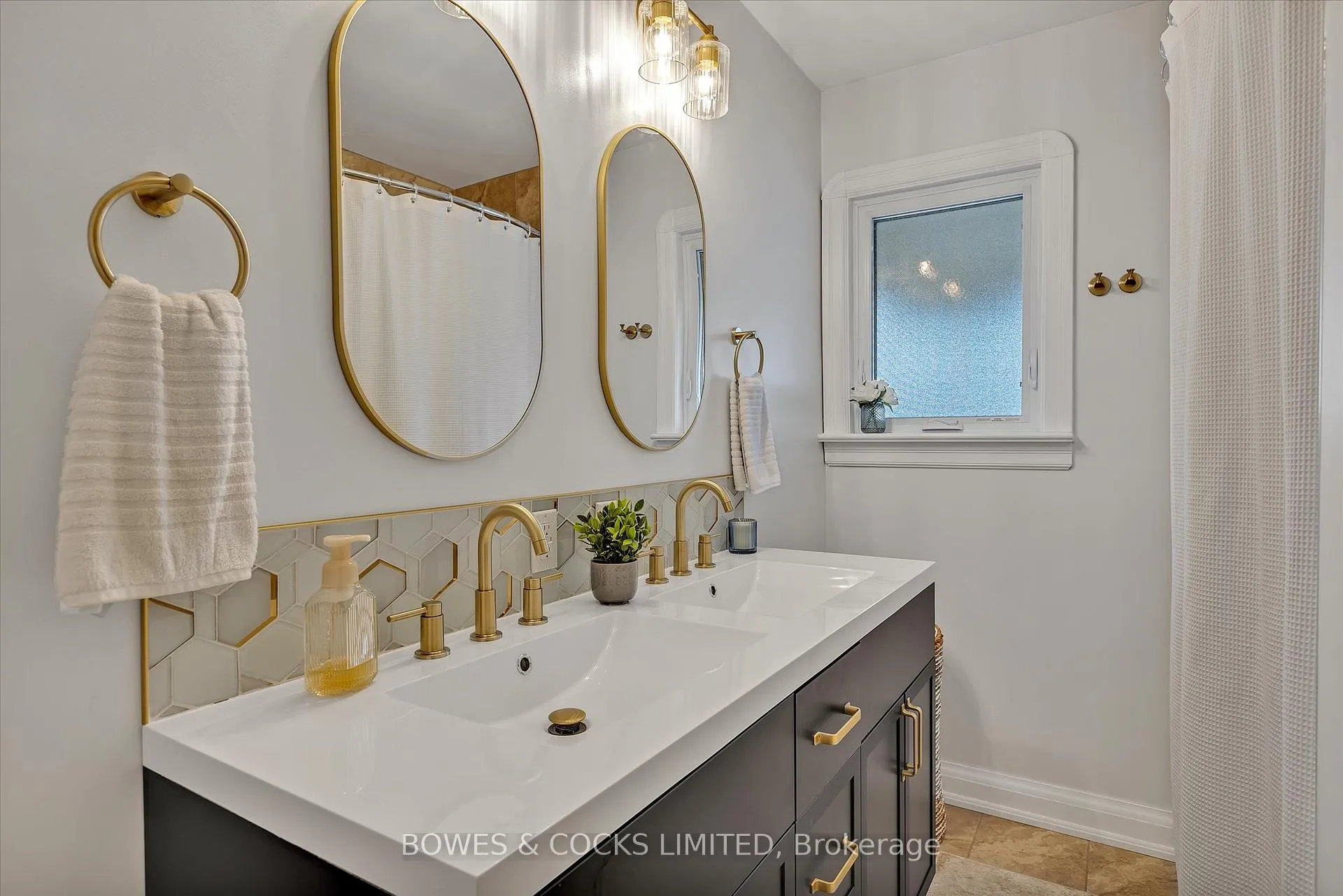 Photo 18 of 187 Wilson Road S, Oshawa, Donevan — HOMEH