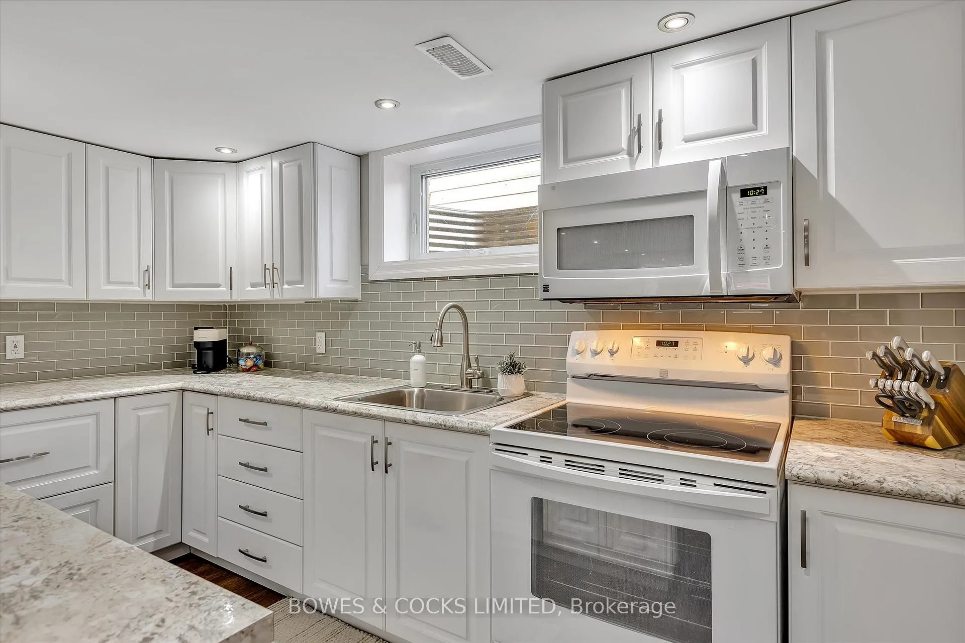 Photo 26 of 187 Wilson Road S, Oshawa, Donevan — HOMEH