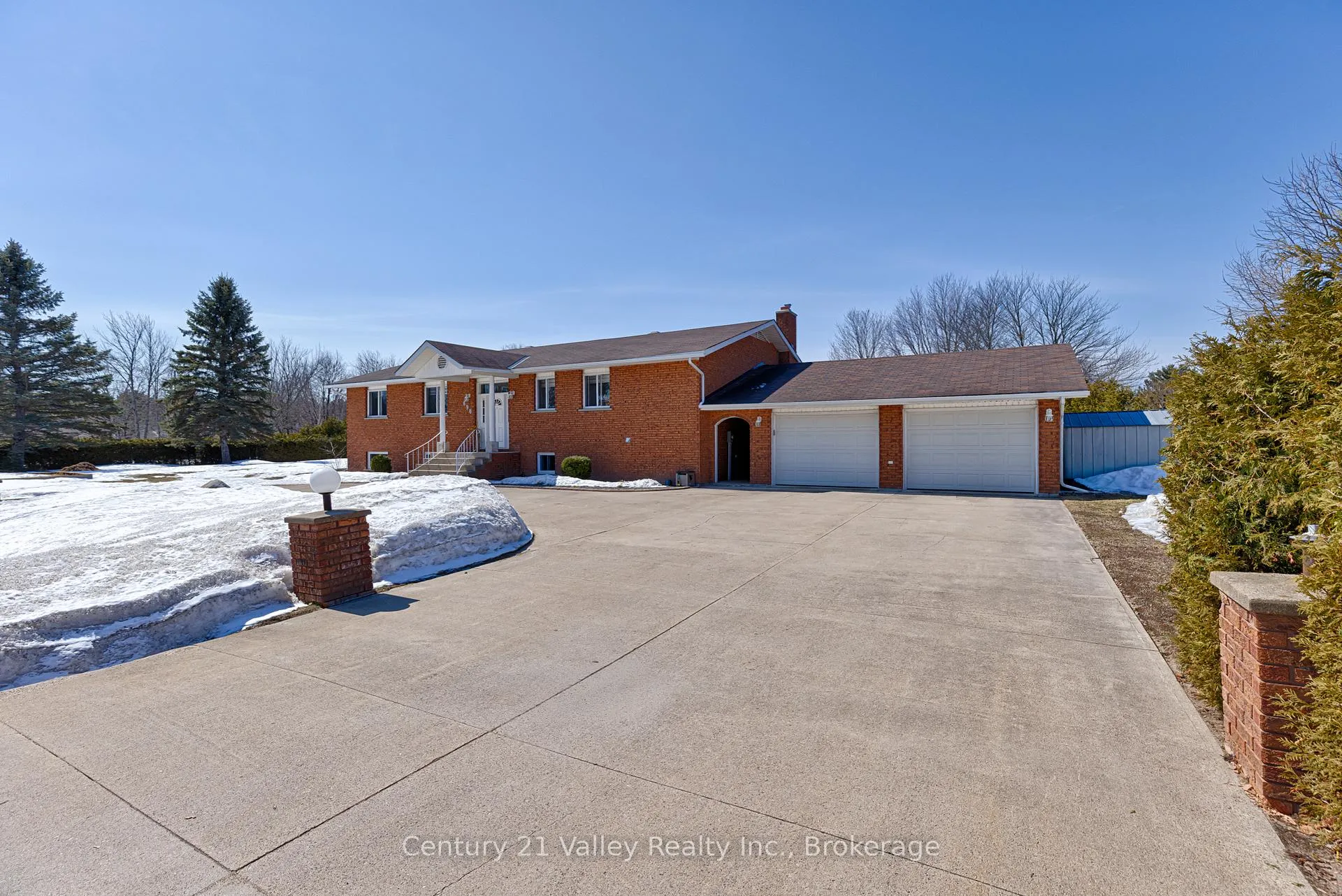 Photo 1 of 690 Pineridge Crescent, Petawawa — HOMEH
