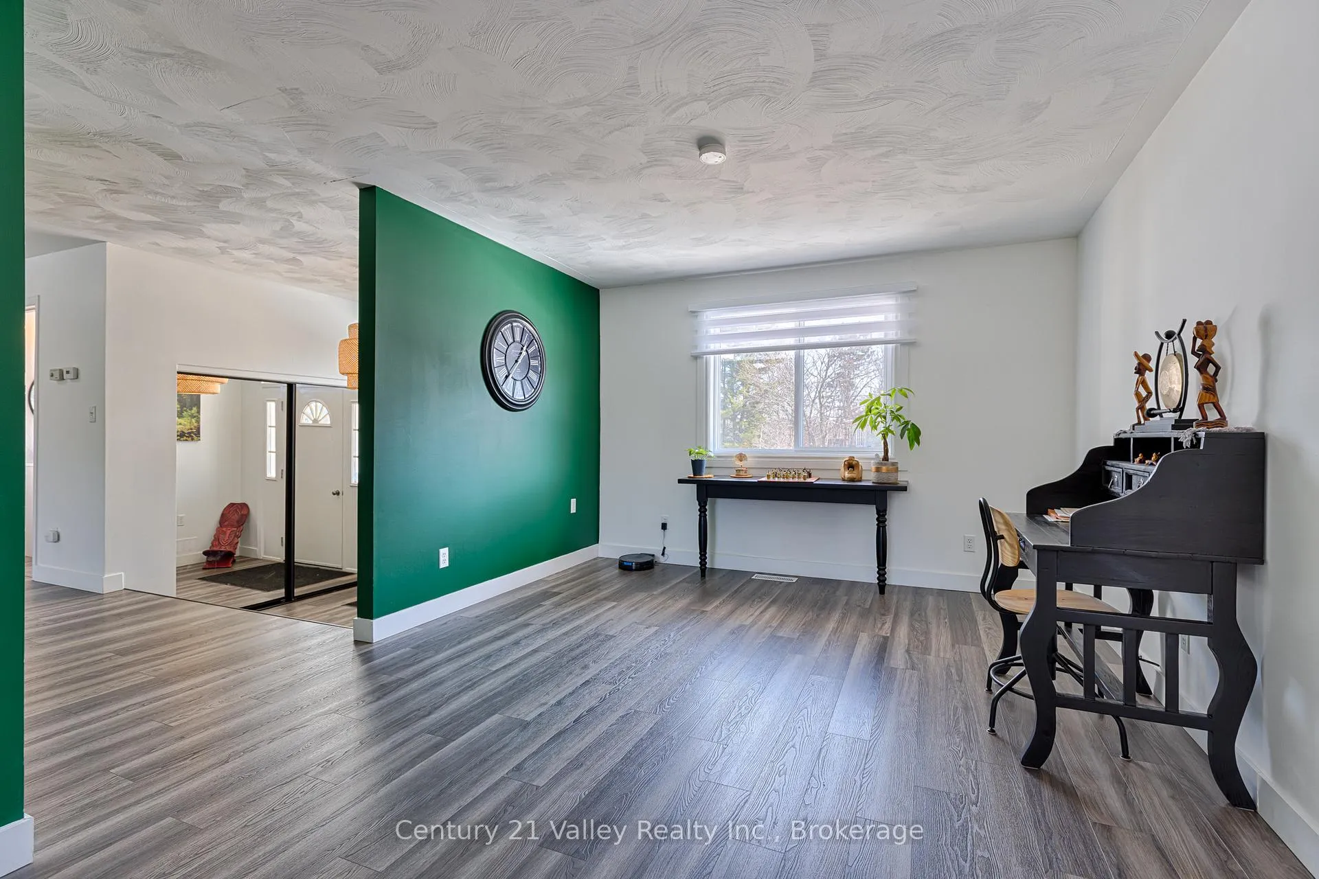 Photo 6 of 690 Pineridge Crescent, Petawawa — HOMEH