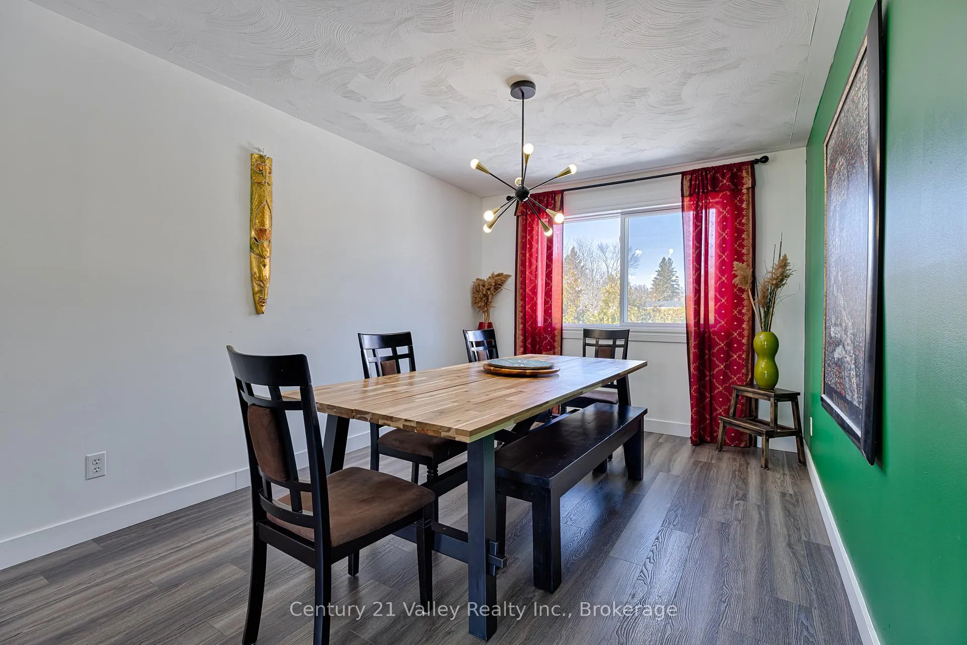 Photo 8 of 690 Pineridge Crescent, Petawawa — HOMEH