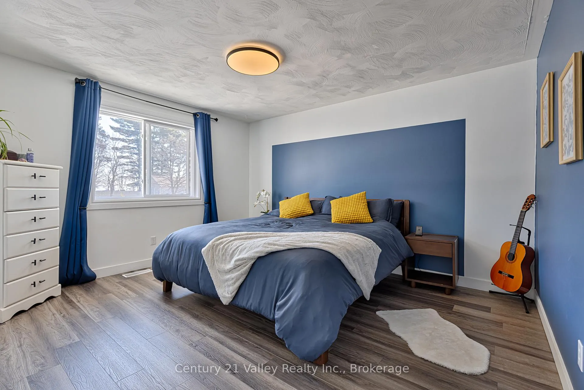 Photo 9 of 690 Pineridge Crescent, Petawawa — HOMEH