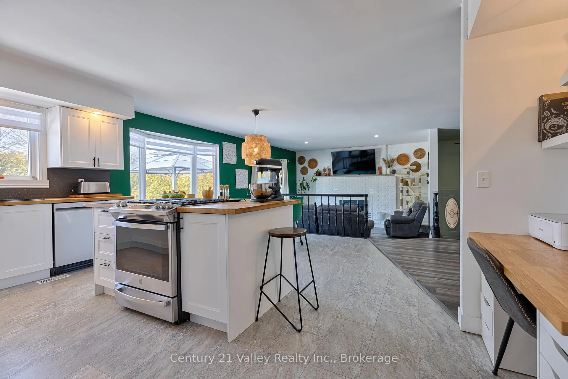 Photo 14 of 690 Pineridge Crescent, Petawawa — HOMEH