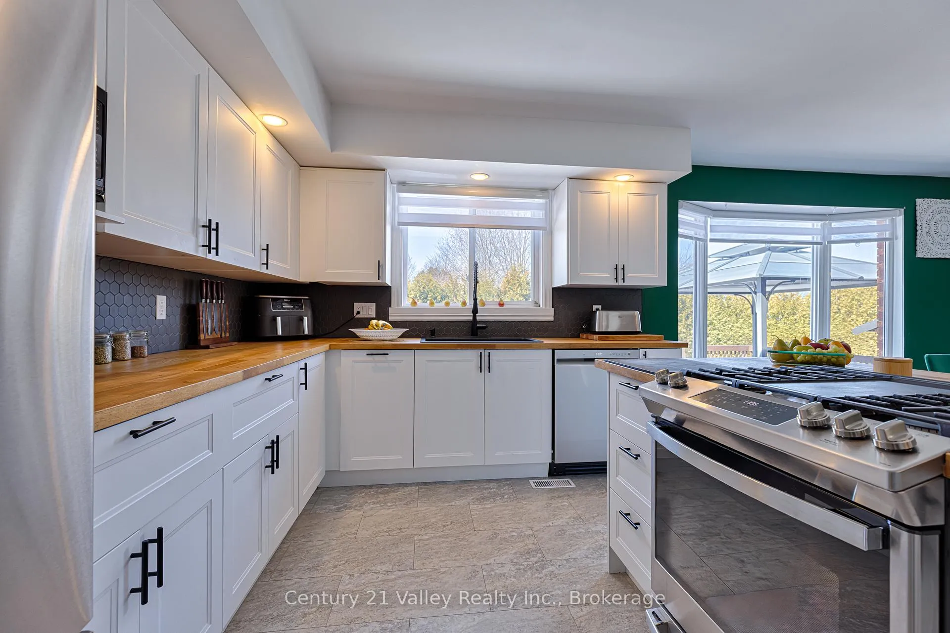 Photo 20 of 690 Pineridge Crescent, Petawawa — HOMEH