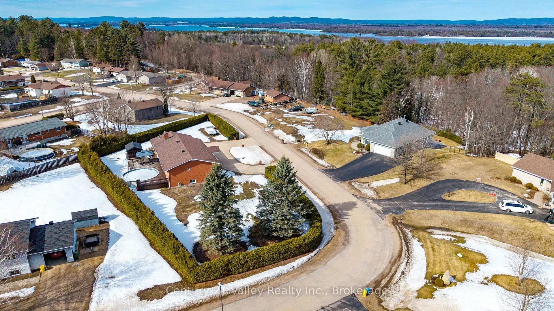 Photo 44 of 690 Pineridge Crescent, Petawawa — HOMEH
