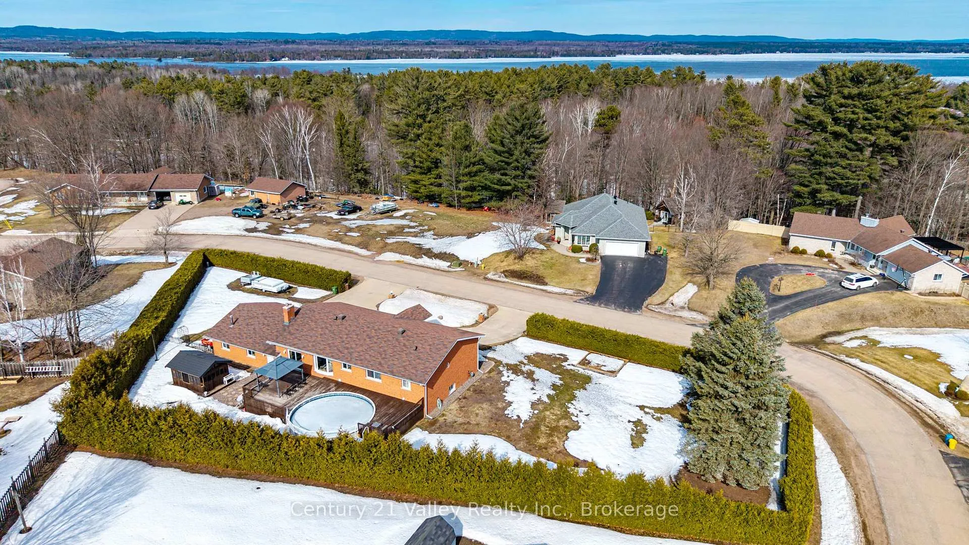 Photo 47 of 690 Pineridge Crescent, Petawawa — HOMEH