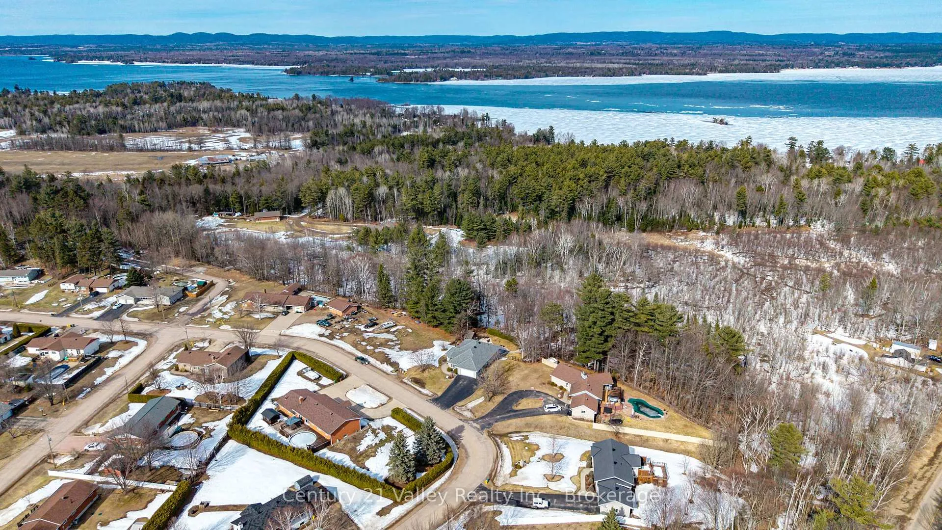 Photo 48 of 690 Pineridge Crescent, Petawawa — HOMEH
