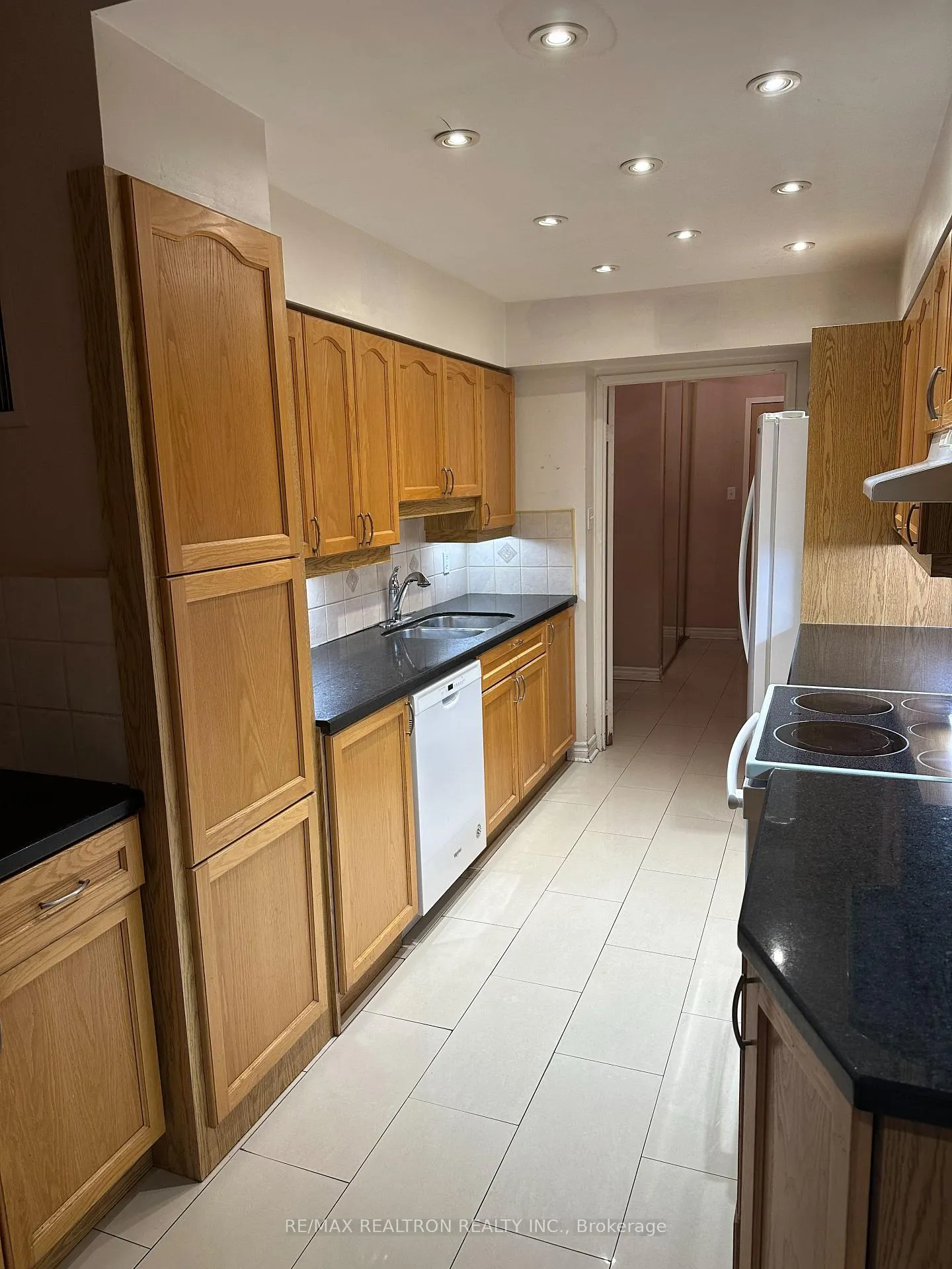Photo 2 of Unit #107, 11 Townsgate Drive, Vaughan, Crestwood-Springfarm-Yorkhill — HOMEH