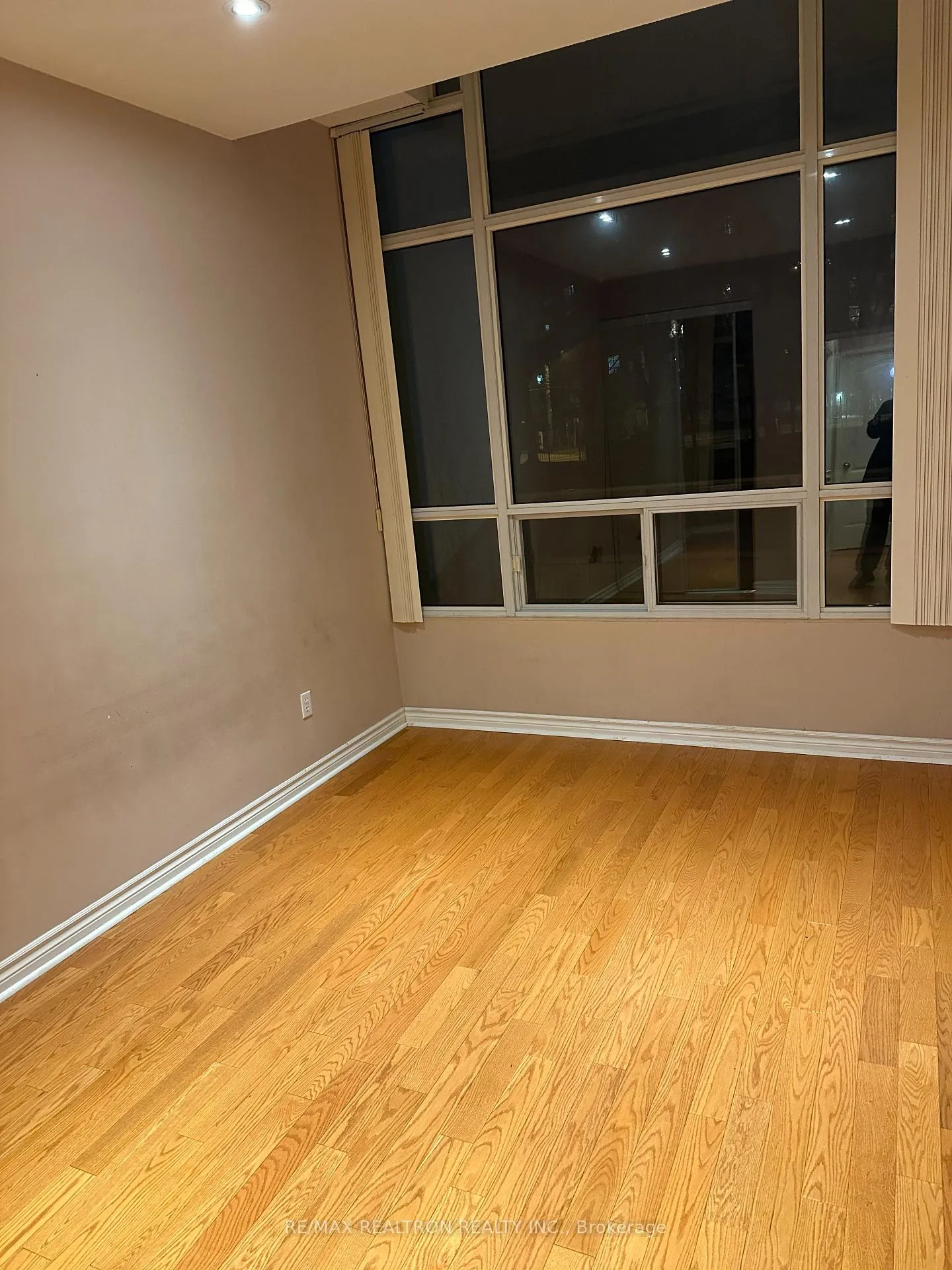 Photo 6 of Unit #107, 11 Townsgate Drive, Vaughan, Crestwood-Springfarm-Yorkhill — HOMEH