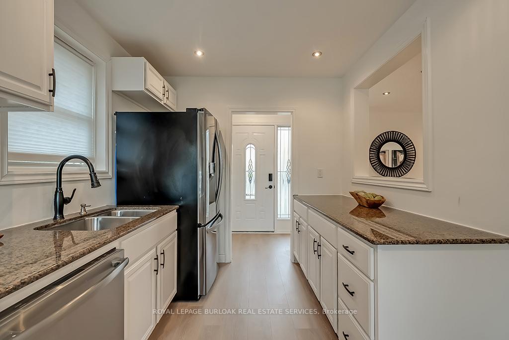 Photo 9 of 1452 Augustine Drive, Burlington, Mountainside — HOMEH