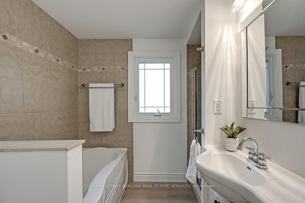 Photo 13 of 1452 Augustine Drive, Burlington, Mountainside — HOMEH