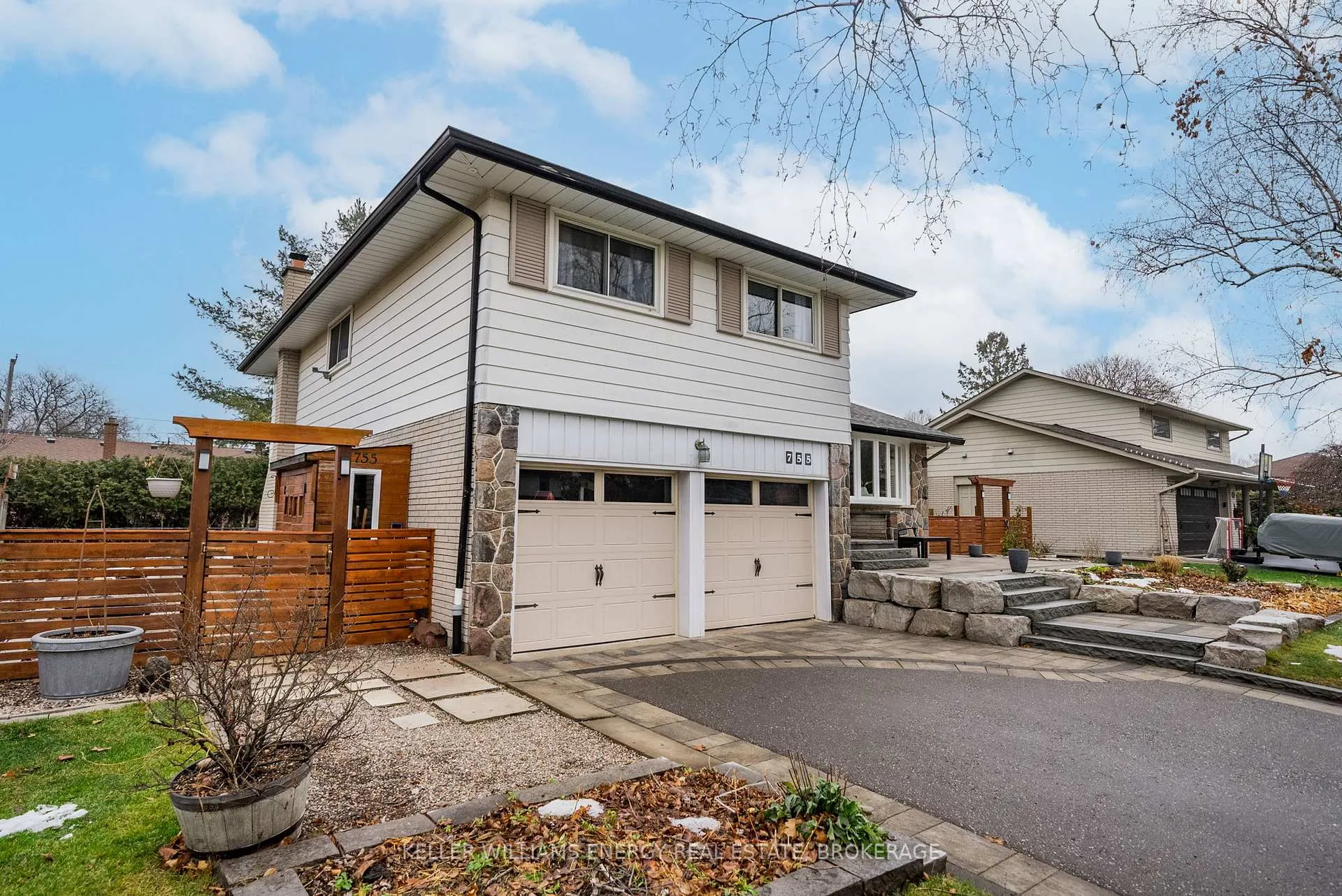 Photo 2 of 755 Fernhill Boulevard, Oshawa, Northglen — HOMEH