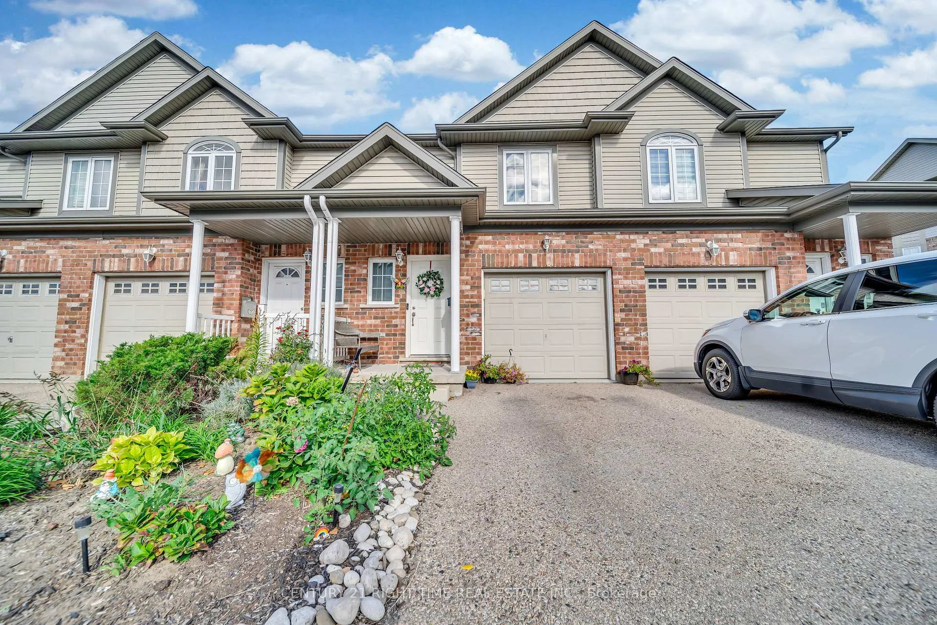 Front of Unit 7, 975 Strasburg Road