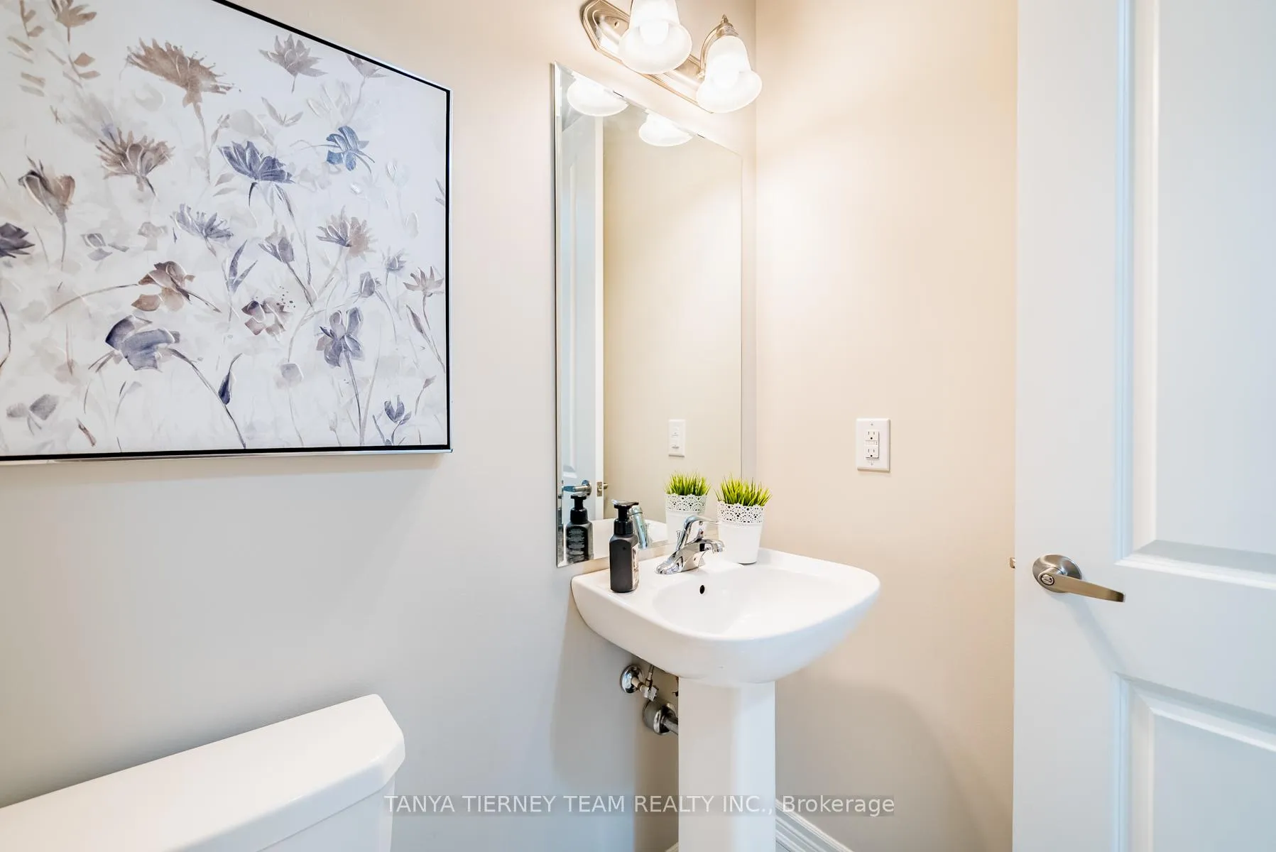 Photo 10 of 21 Kilmarnock Crescent, Whitby, Rural Whitby — HOMEH