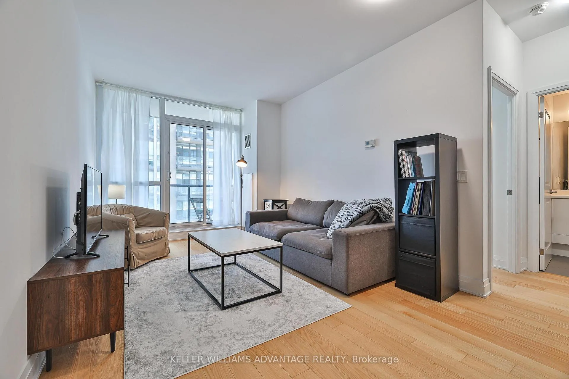 Photo 5 of Unit 805, 530 St Clair Avenue W, Toronto, Humewood-Cedarvale — HOMEH