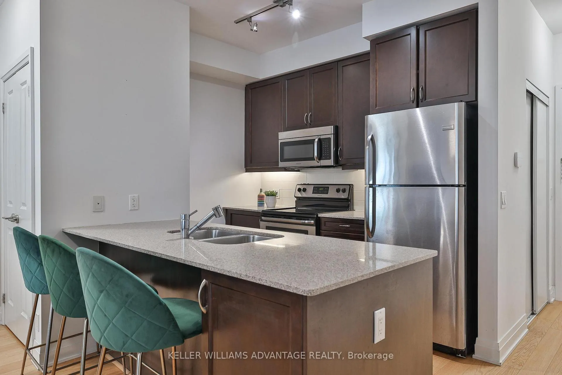 Photo 8 of Unit 805, 530 St Clair Avenue W, Toronto, Humewood-Cedarvale — HOMEH