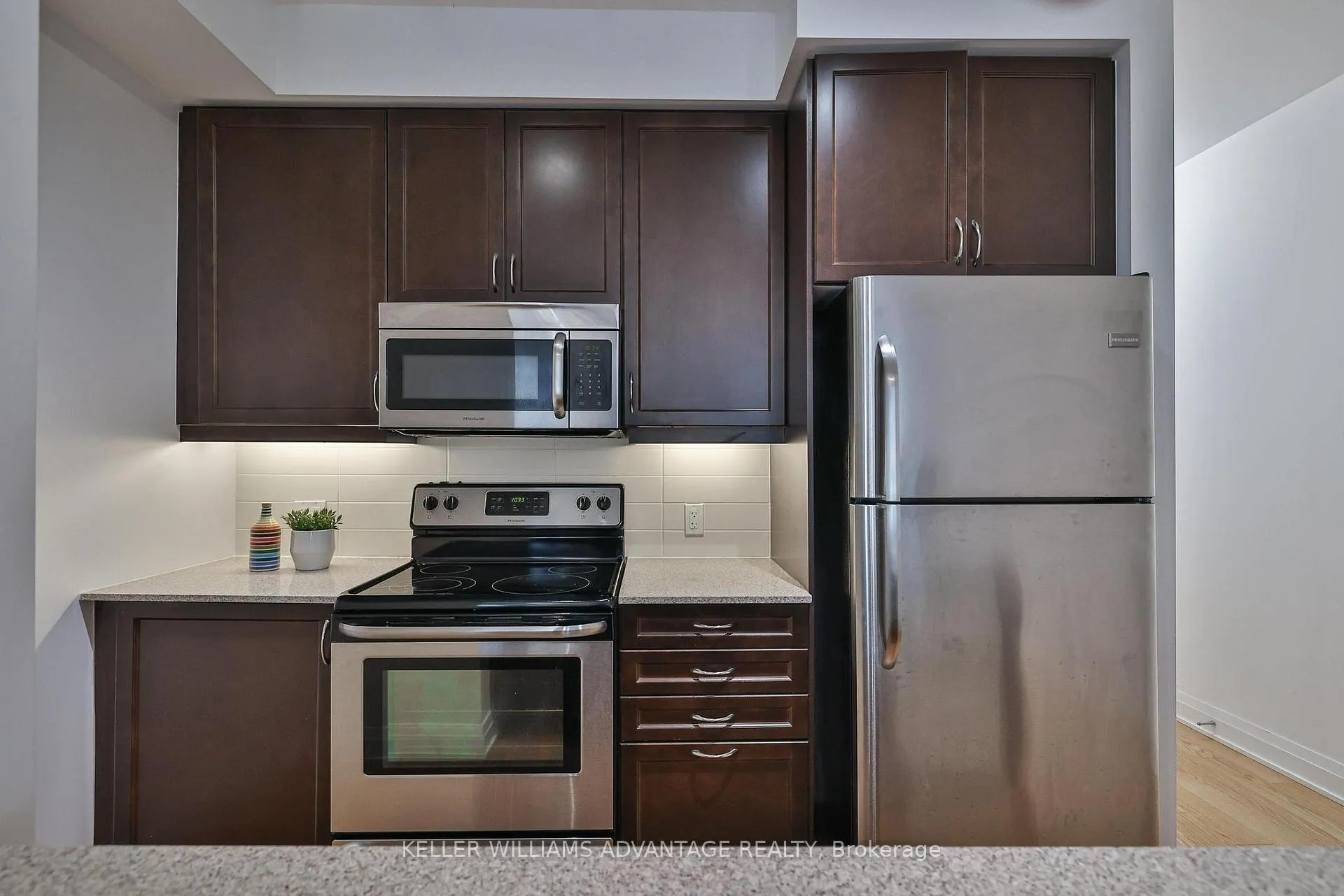 Photo 9 of Unit 805, 530 St Clair Avenue W, Toronto, Humewood-Cedarvale — HOMEH