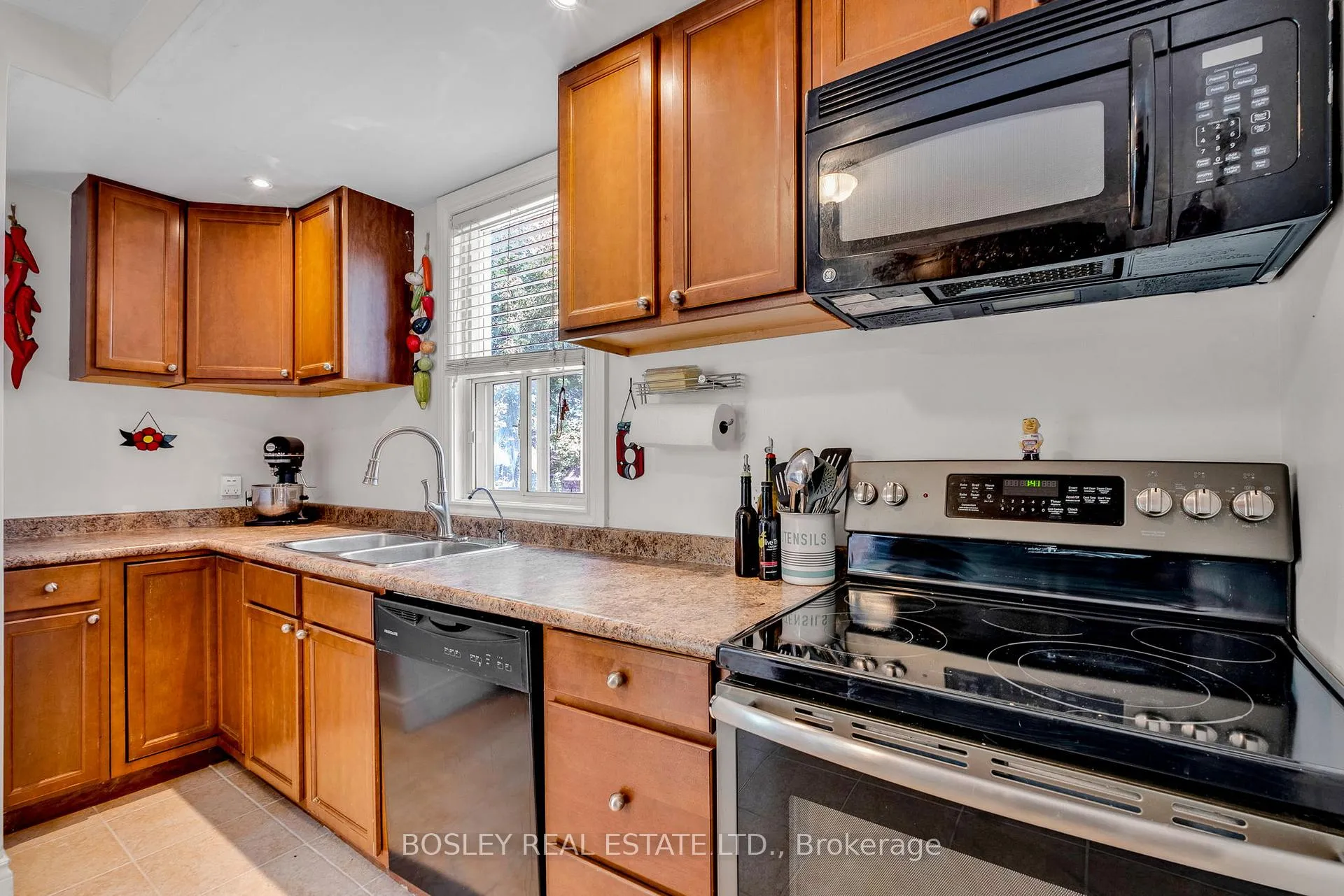 Photo 8 of 286 Saint Eloi Avenue, Oshawa, Central — HOMEH